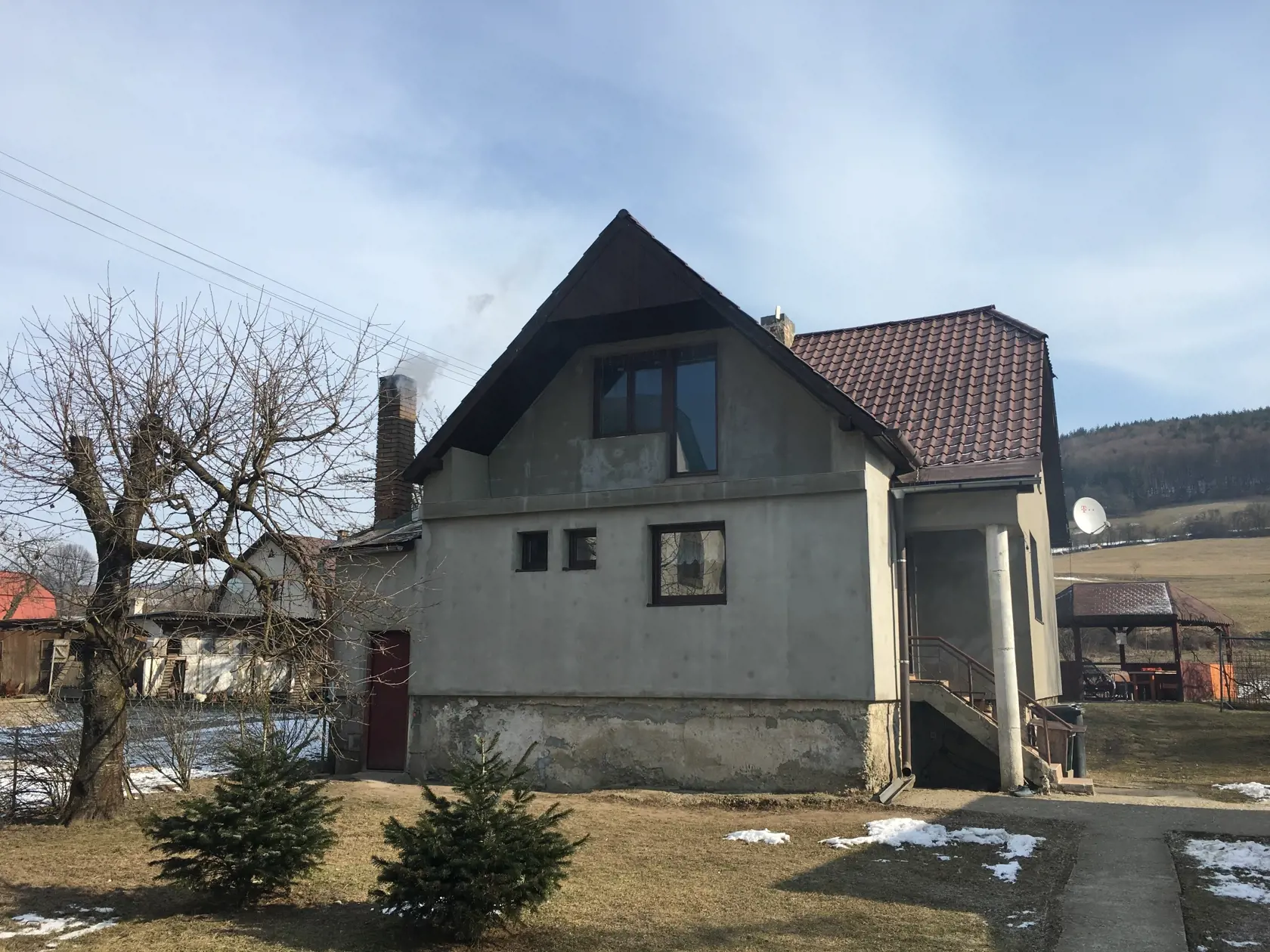 V tomto skromnom domčeku vyrástal Janko so svojimi rodičmi. 