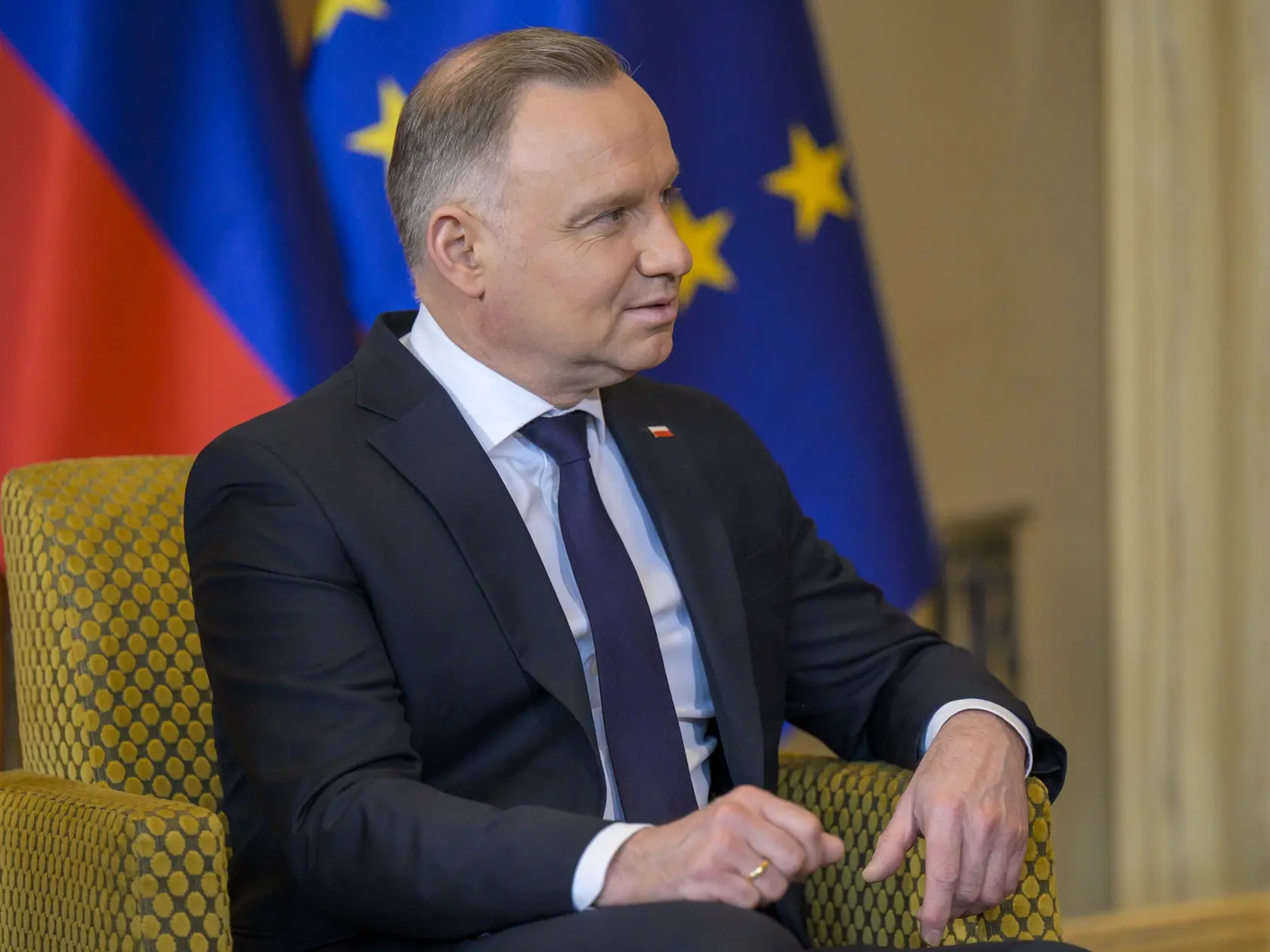 Na snímke poľský prezident Andrzej Duda sa rozpráva so slovenským prezidentom Petrom  Pellegrinim počas jeho rozlúčkovej návštevy na Slovensku na Štrbskom Plese v utorok 1. apríla 2025. FOTO TASR - Veronika Mihaliková
