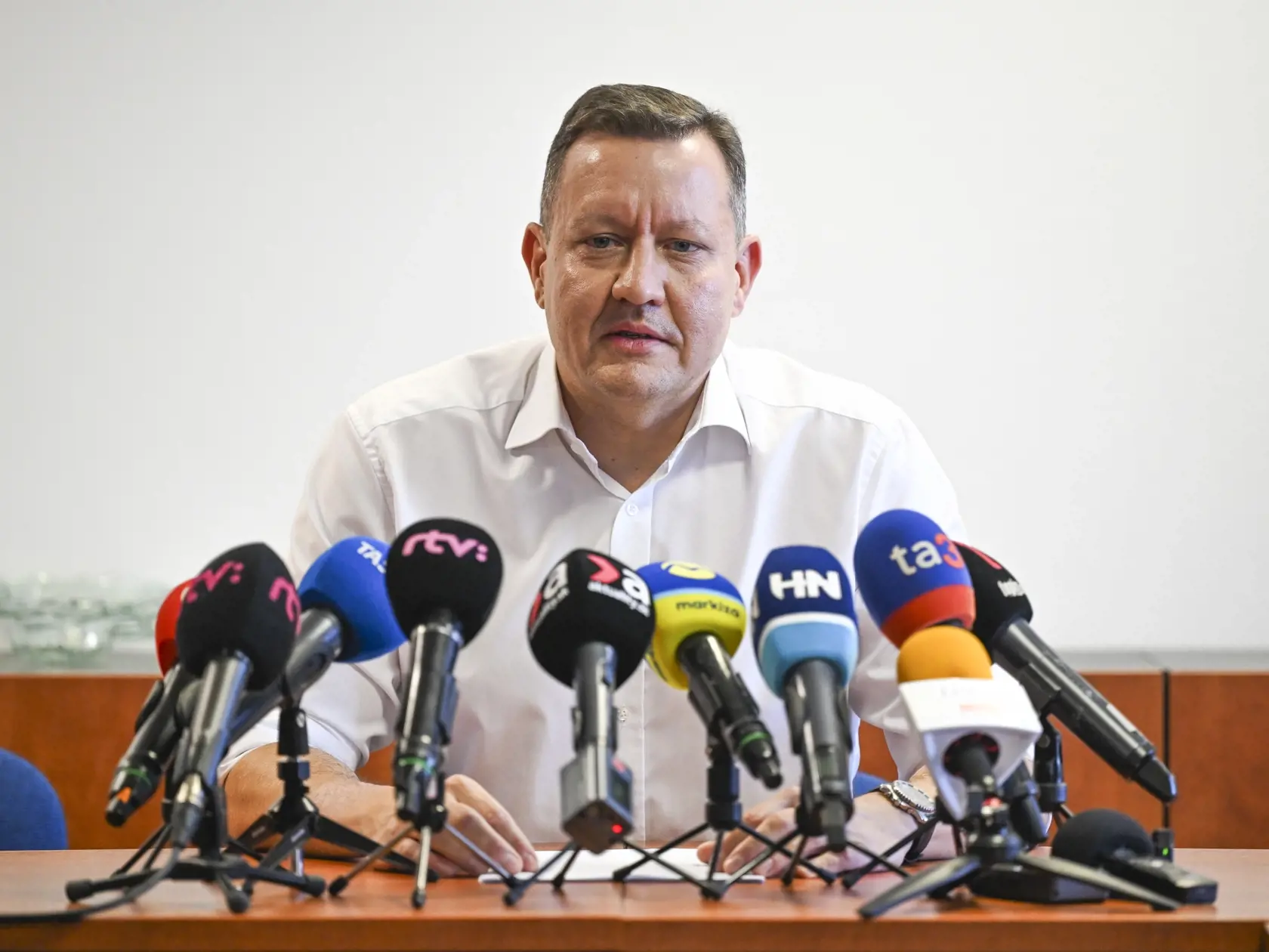 Na snímke špeciálny prokurátor Daniel Lipšic počas tlačovej konferencie k útokom na kariérnych prokurátorov Úradu špeciálnej prokuratúry 3. októbra 2023 v Pezinku.