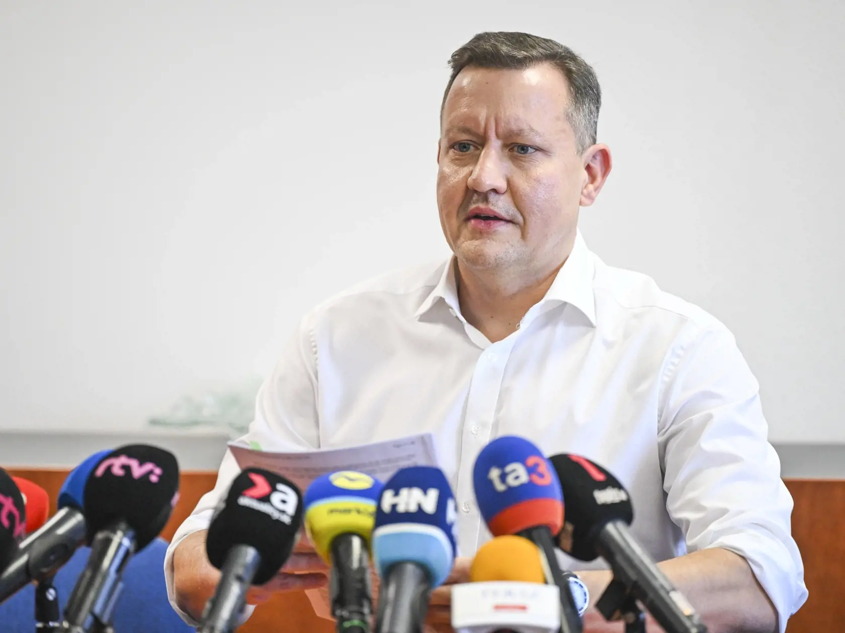 Na snímke špeciálny prokurátor Daniel Lipšic počas tlačovej konferencie k útokom na kariérnych prokurátorov Úradu špeciálnej prokuratúry 3. októbra 2023 v Pezinku.