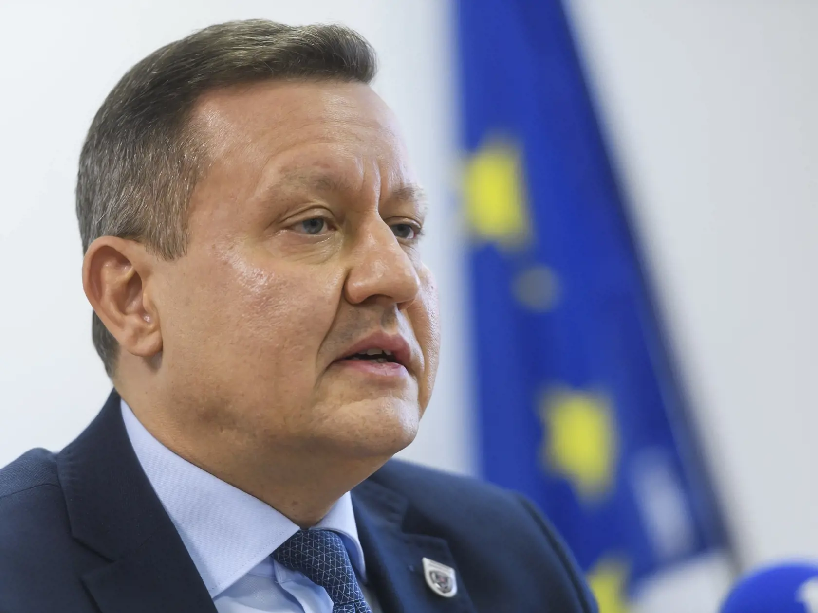 Na snímke špeciálny prokurátor Daniel Lipšic počas brífingu na tému Manipulácie nahrávok, týkajúcich sa prokurátorov Úradu špeciálnej prokuratúry (ÚŠP), v stredu 15. novembra 2023 v Pezinku.