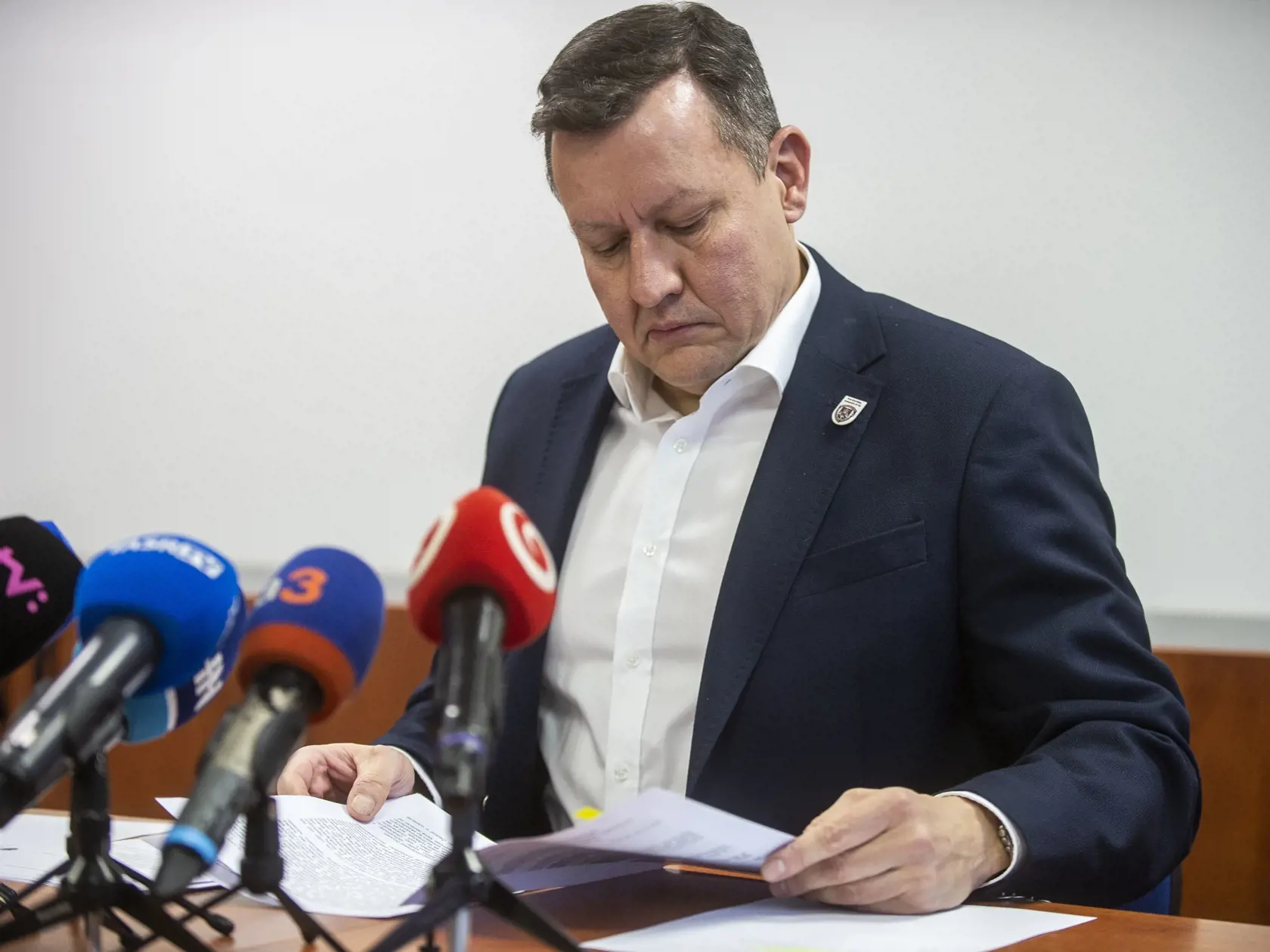 Na snímke špeciálny prokurátor SR Daniel Lipšic počas tlačovej konferencie na tému Trestné oznámenie ministra vnútra SR v súvislosti s poskytnutím ochrany príslušníkom Národnej kriminálnej agentúry (NAKA) 27. novembra 2023 v Bratislave.