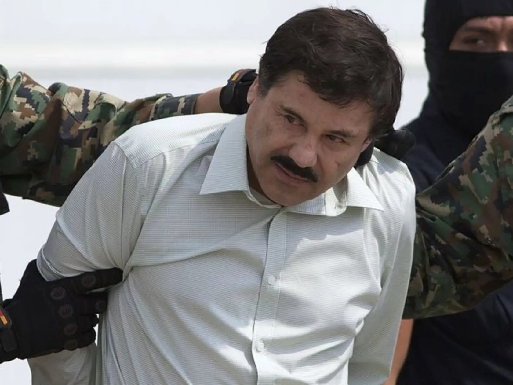 Joaquín Guzmán známy ako "El Chapo" na archívnej fotke pri poslednom zatknutí vo februári 2014.