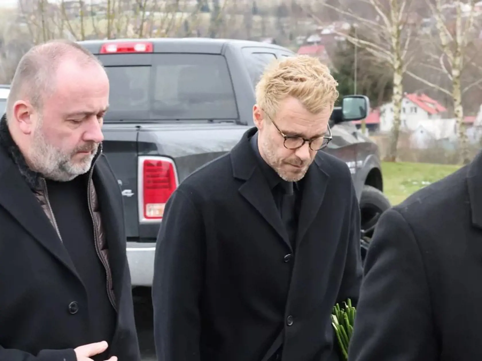 Posledná rozlúčka s Helenou Zeťovou, ktorá náhle zomrela vo veku 44 rokov. Na snímke zdrvený Leoš Mareš, ktorý so speváčkou nedávno spoločne vystupoval. 