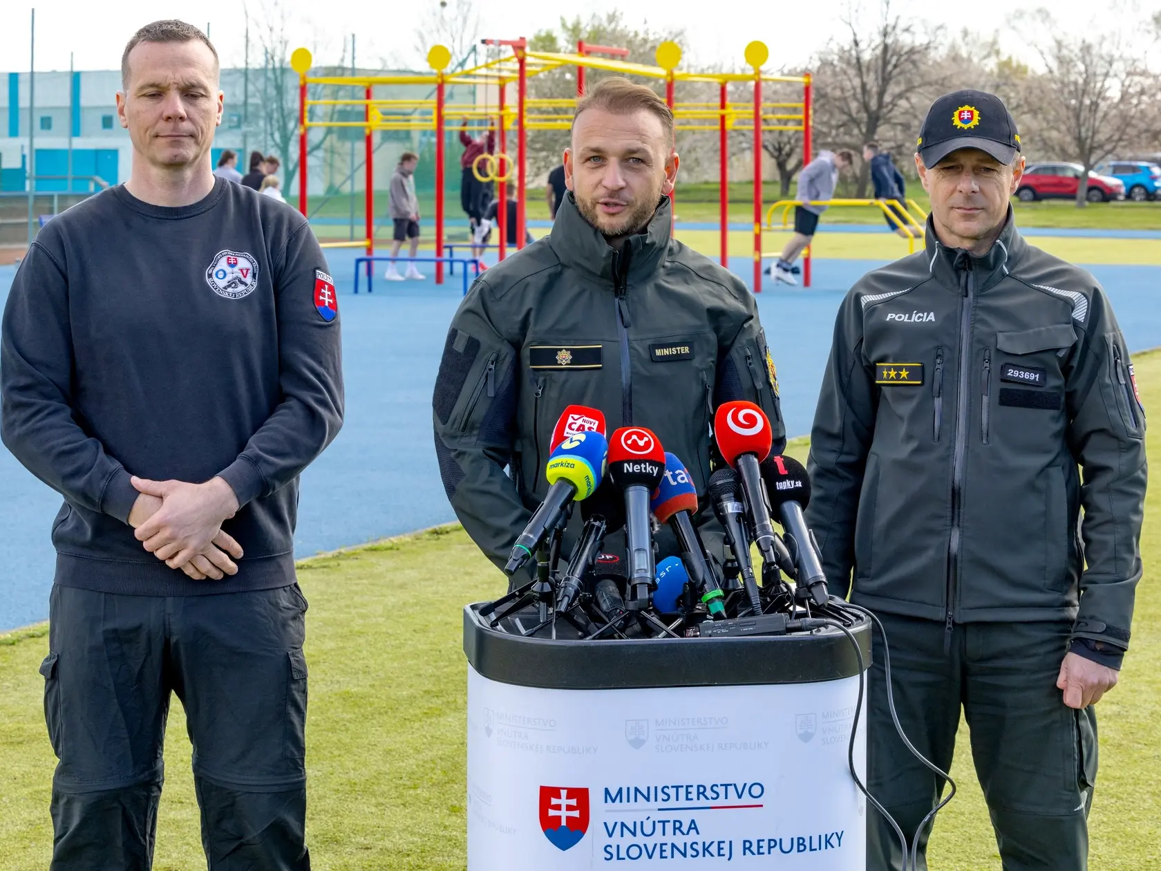 Náborová kampaň do policajného zboru Slovenskej republiky doposiaľ prilákalo 1600 nových záujemcov. Na spoločnej tlačovej konferencii o tom na pôde Akadémie Policajného zboru v Bratislave informovali minister vnútra Matúš Šutaj Eštok (Hlas-SD) a viceprezident Policajného zboru Rastislav Polakovič.