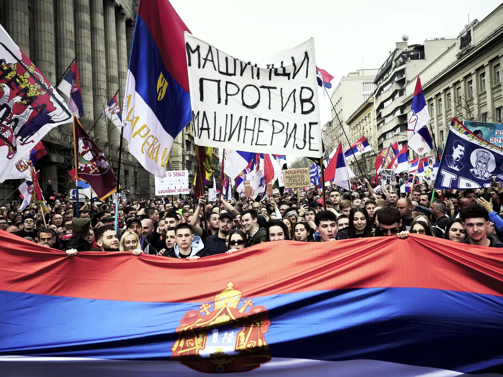 Nehodlajú ustúpiť. Protesty v Srbsku trvajú už štyri mesiace a sú čoraz masívnejšie.