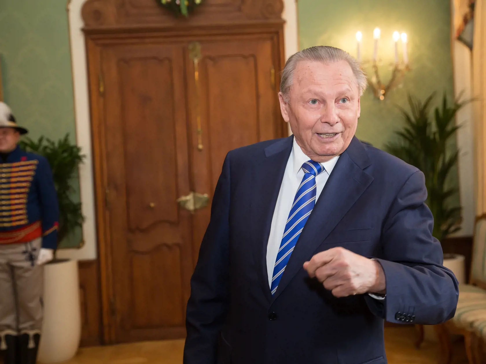 Prezident Rudolf Schuster netají, že ho útok na Ukrajinu prekvapil a zaskočil. Nečakal, že sa to stane.