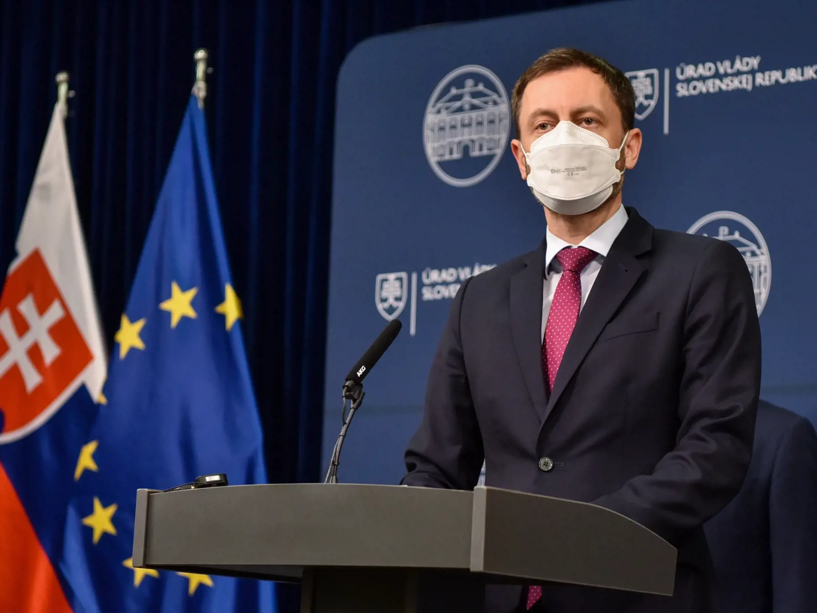 Čo podnikne na ochranu Slovenska súčasná vláda? Predseda vlády SR Eduard Heger zatiaľ o tom veľa nepovedal.