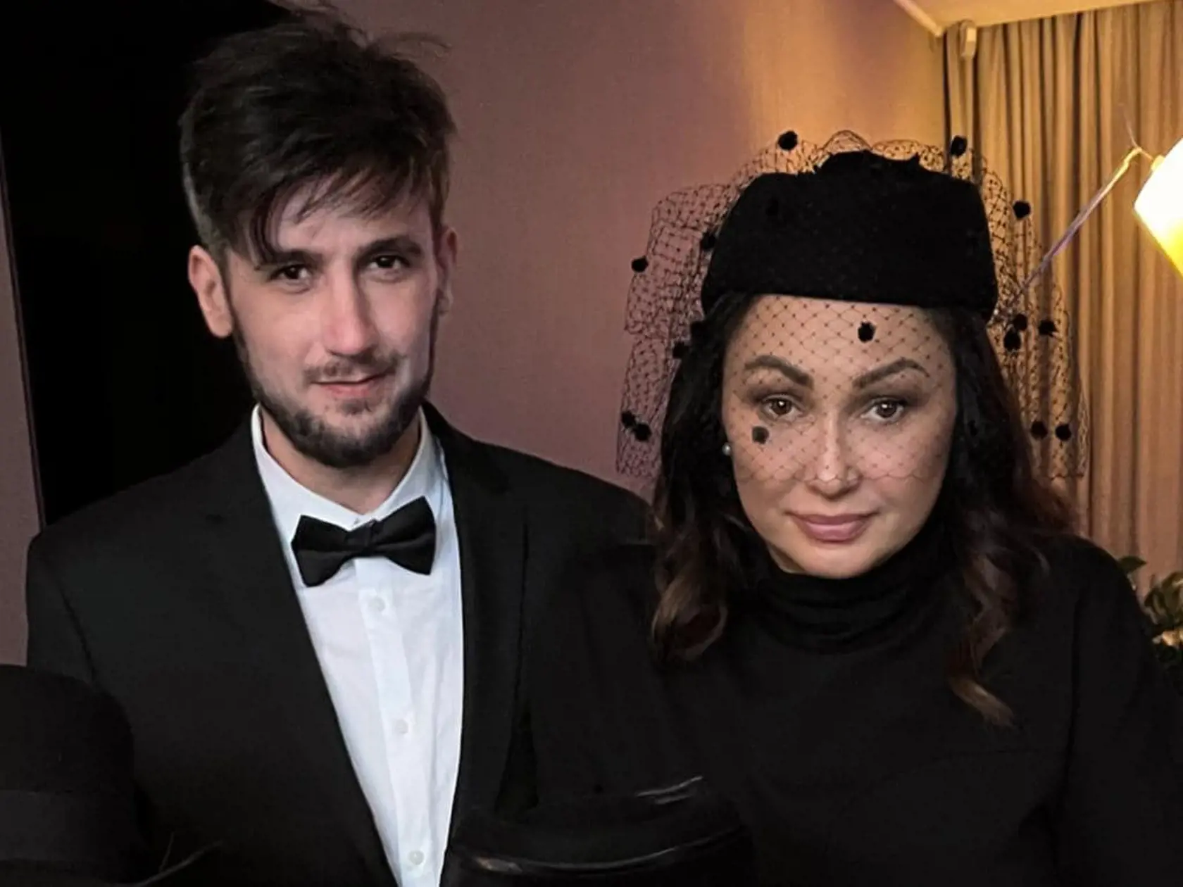 Nevlastní súrodenci Janette Jakubisková a Jorik Jakubisko po pohrebe slávneho otca.