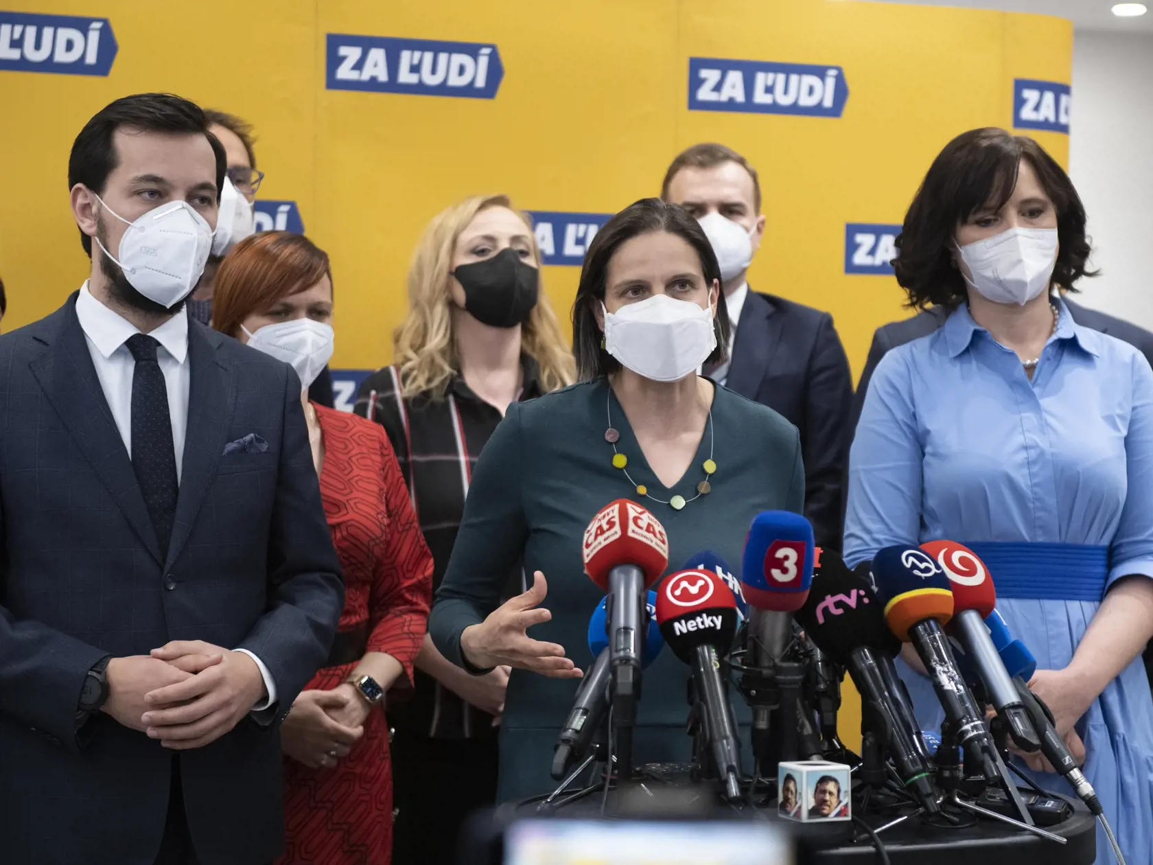 Viacerí funkcionári strany sú nespokojní s tým, ako stranu vedie Veronika Remišová. Jeden z dôvodov bolo aj to, že počas vládnej krízy uvažovala nad možnosťou trojkoalície.