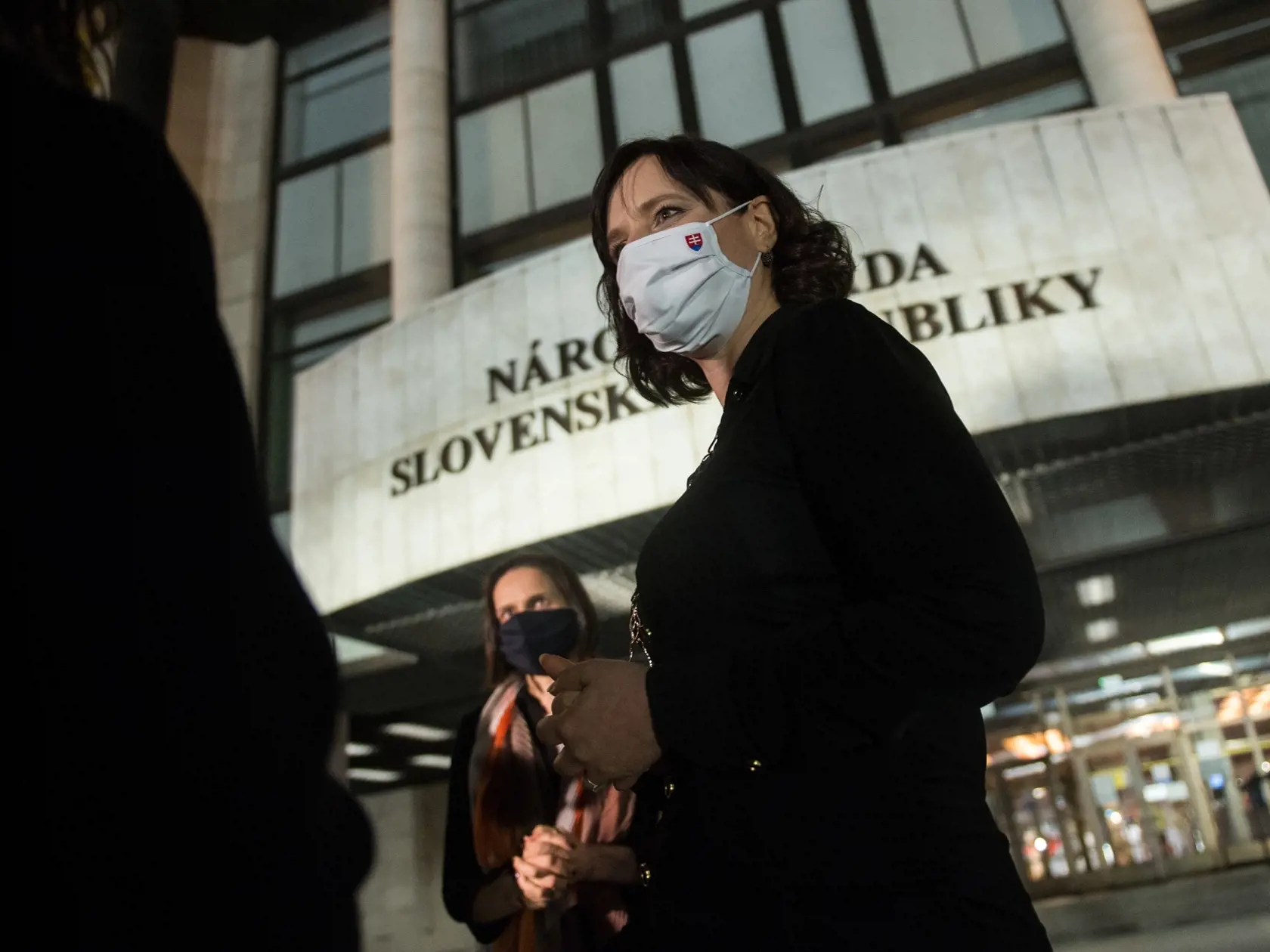 Viacerí funkcionári strany sú nespokojní s tým, ako stranu vedie Veronika Remišová. Jeden z dôvodov bolo aj to, že počas vládnej krízy uvažovala nad možnosťou trojkoalície.