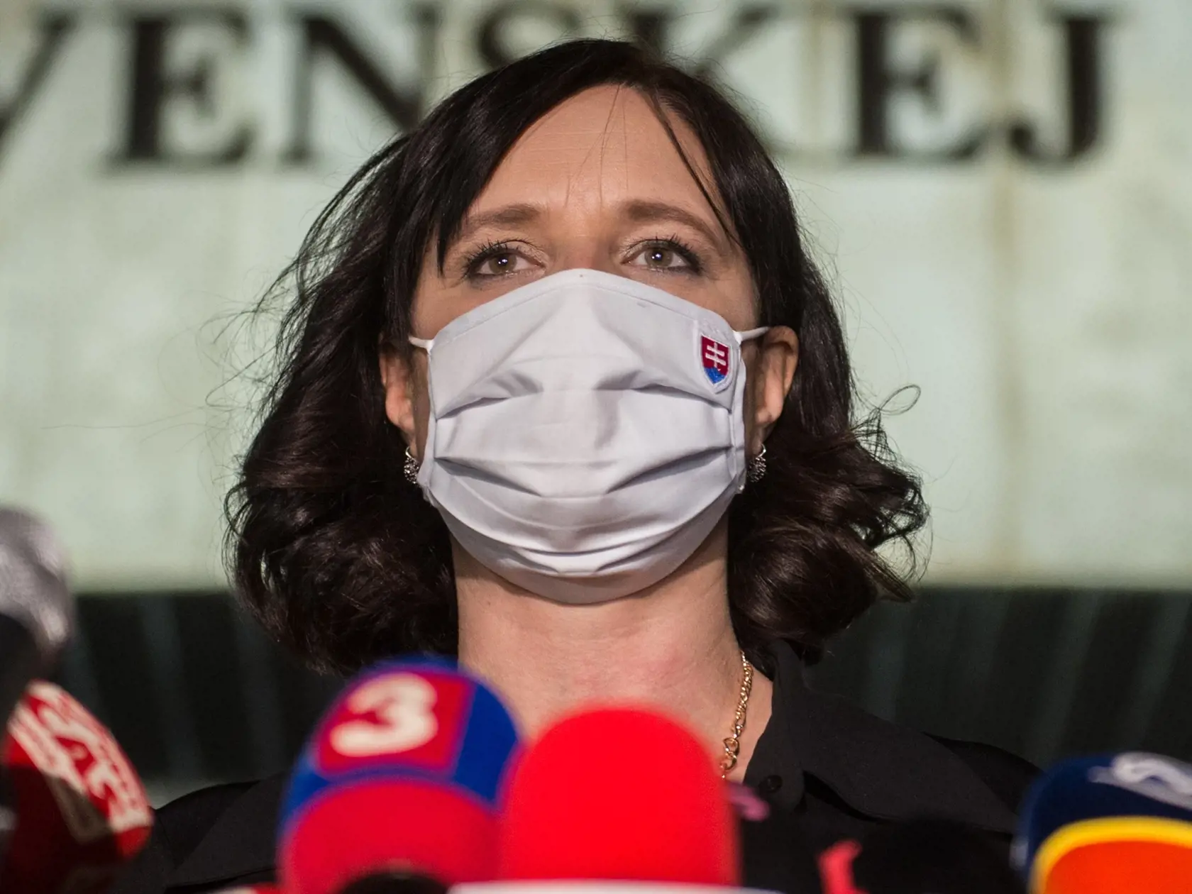 Viacerí funkcionári strany sú nespokojní s tým, ako stranu vedie Veronika Remišová. Jeden z dôvodov bolo aj to, že počas vládnej krízy uvažovala nad možnosťou trojkoalície.