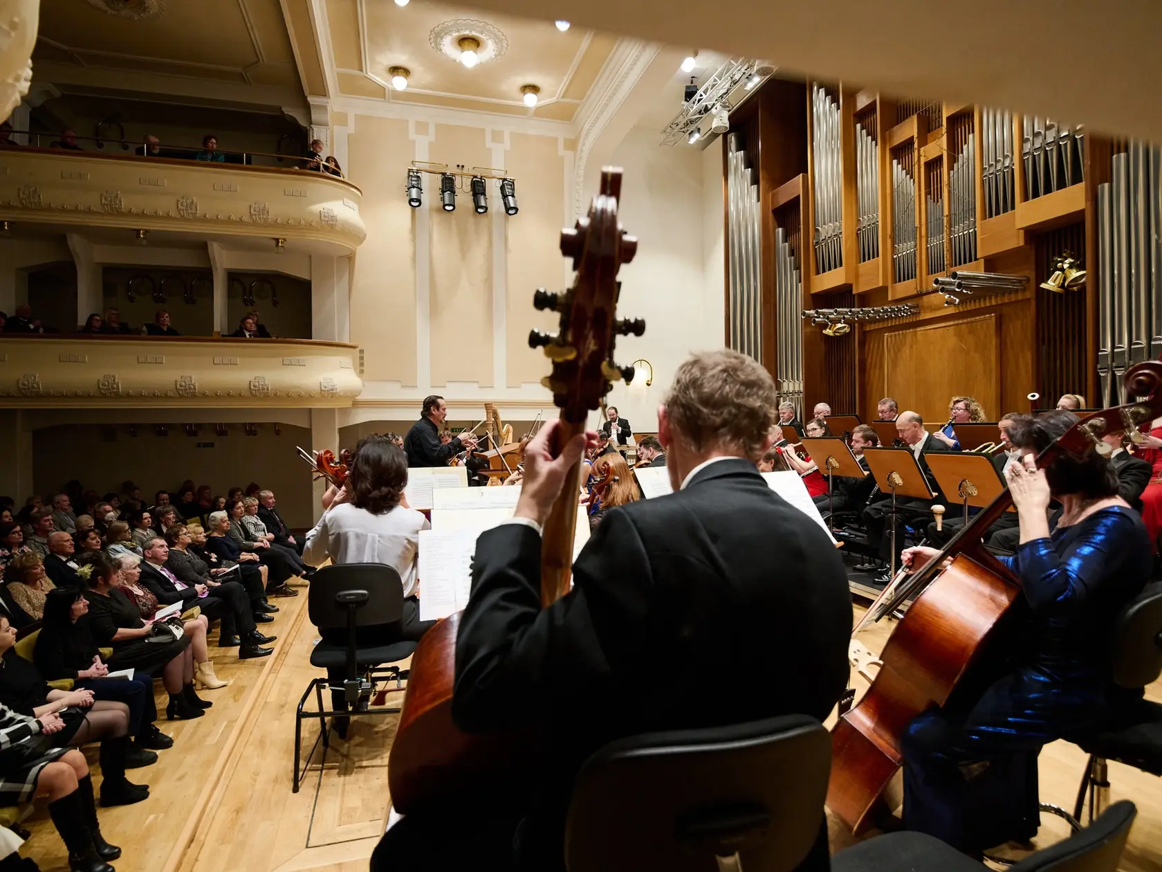 Štátny komorný orchester Žilina zverejnil mimoriadne smutnú správu o úmrtí dlhoročného kolegu, kontrabasistu Michala Kvitkovského. 