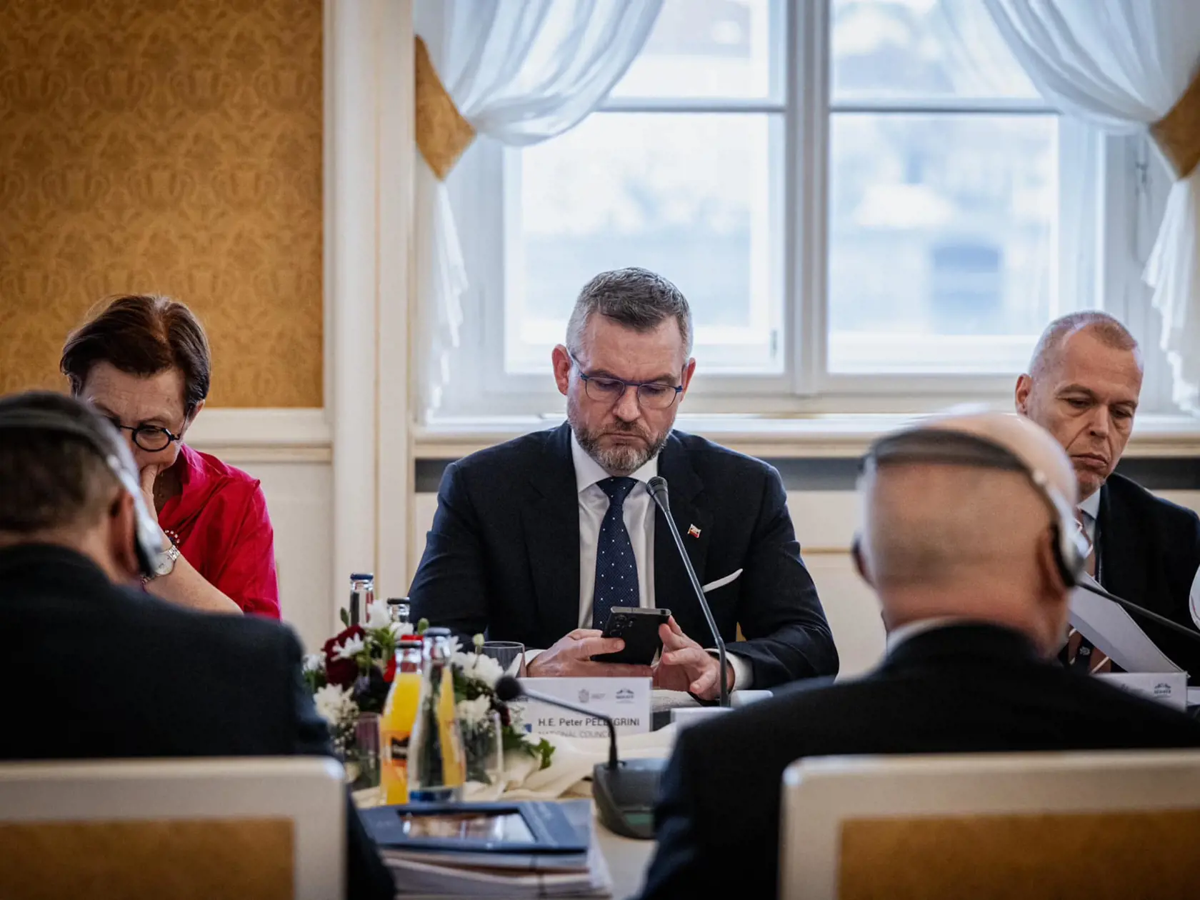 Peter Pellegrini nosí okuliare už dlhší čas. Teraz sa k nemu pridal aj Andrej Danko, ktorý zvolil veľmi podobný štýl. Čo na zmenu jeho imidžu hovoríte?