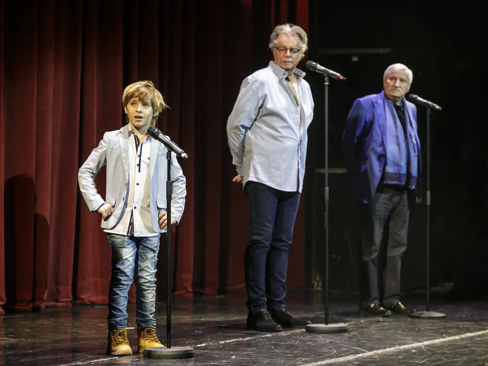 Na snímke zľava herec Maroš Baňas, spevák a hudobný skladateľ Pavol Hammel a textár Kamil Peteraj počas krstu CD z muzikálu Šľahačková princezná v choreografii Jana Ďurovčíka v divadle Nová scéna v Bratislave 6. decembra 2019. FOTO TASR - Dano Veselský
 
