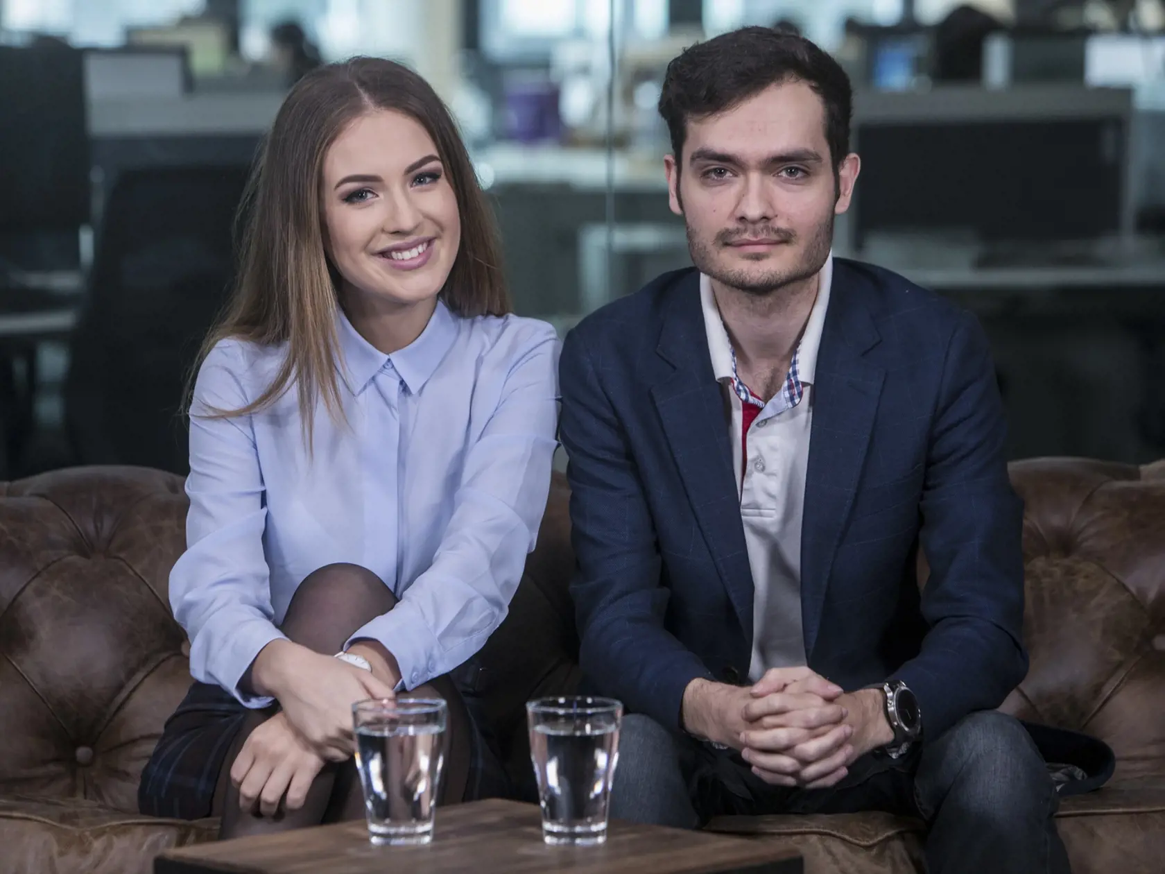Foto zo štúdia - moderátorka Denisa Vyšňovská a Jozef Benedik