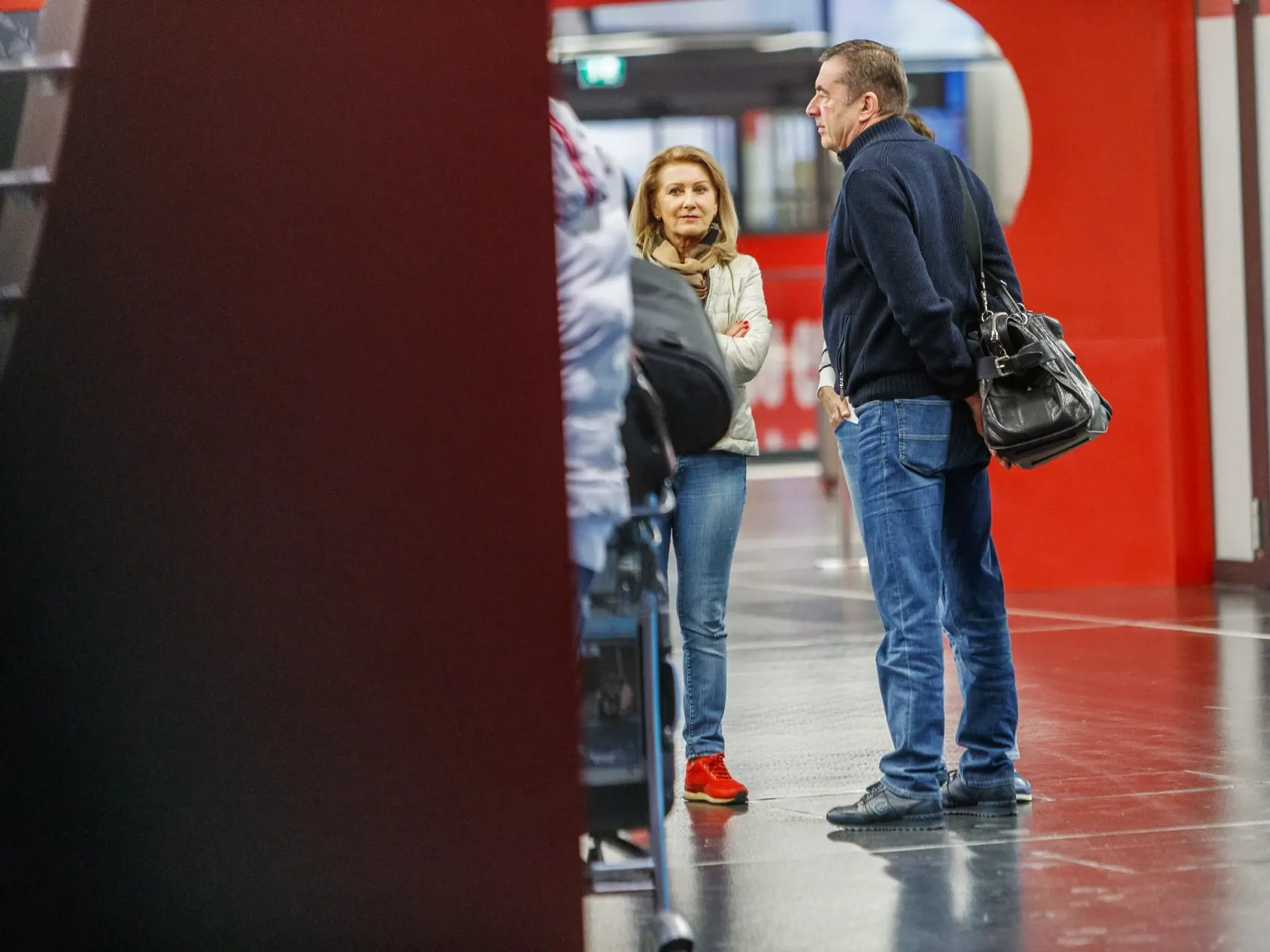 Podpredseda Národnej rady a predseda strany MOST-HÍD Béla Bugár odcestoval spoločne s manželkou Gabrielou na dovolenku na Maledivy.