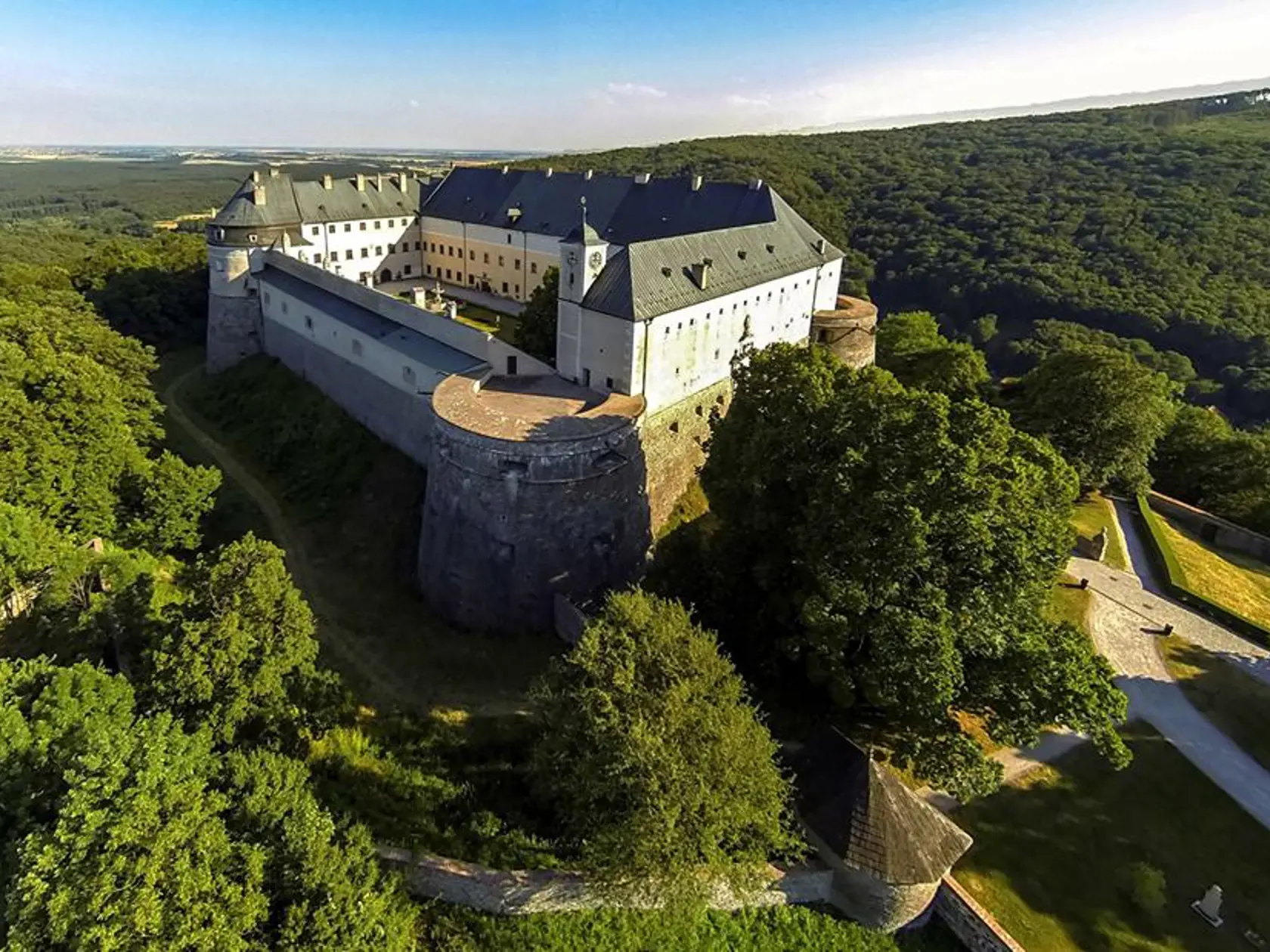 Jeden z najkrajších slovenských hradov - Červený Kameň.