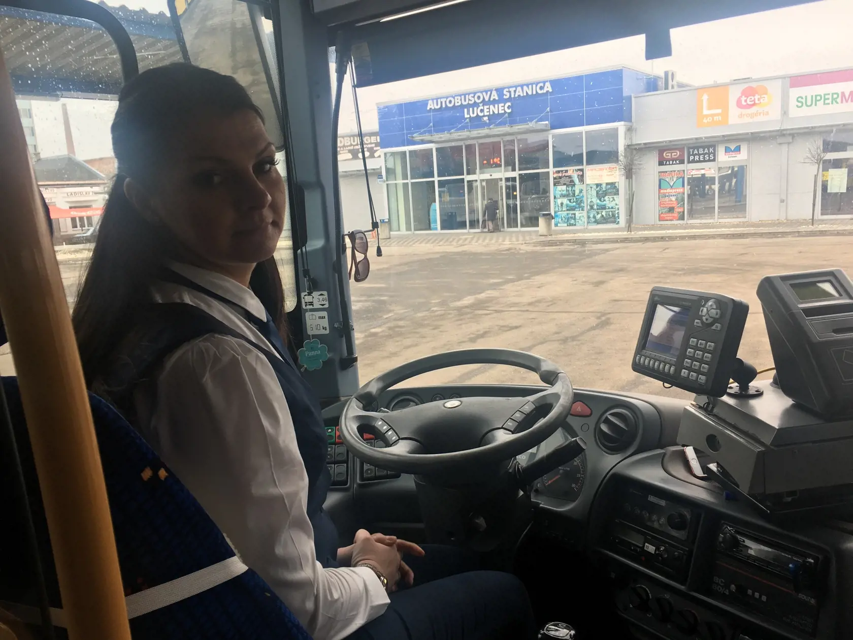 Michaela vstáva každé ráno pred pol treťou a najazdí denne 250 kilometrov.