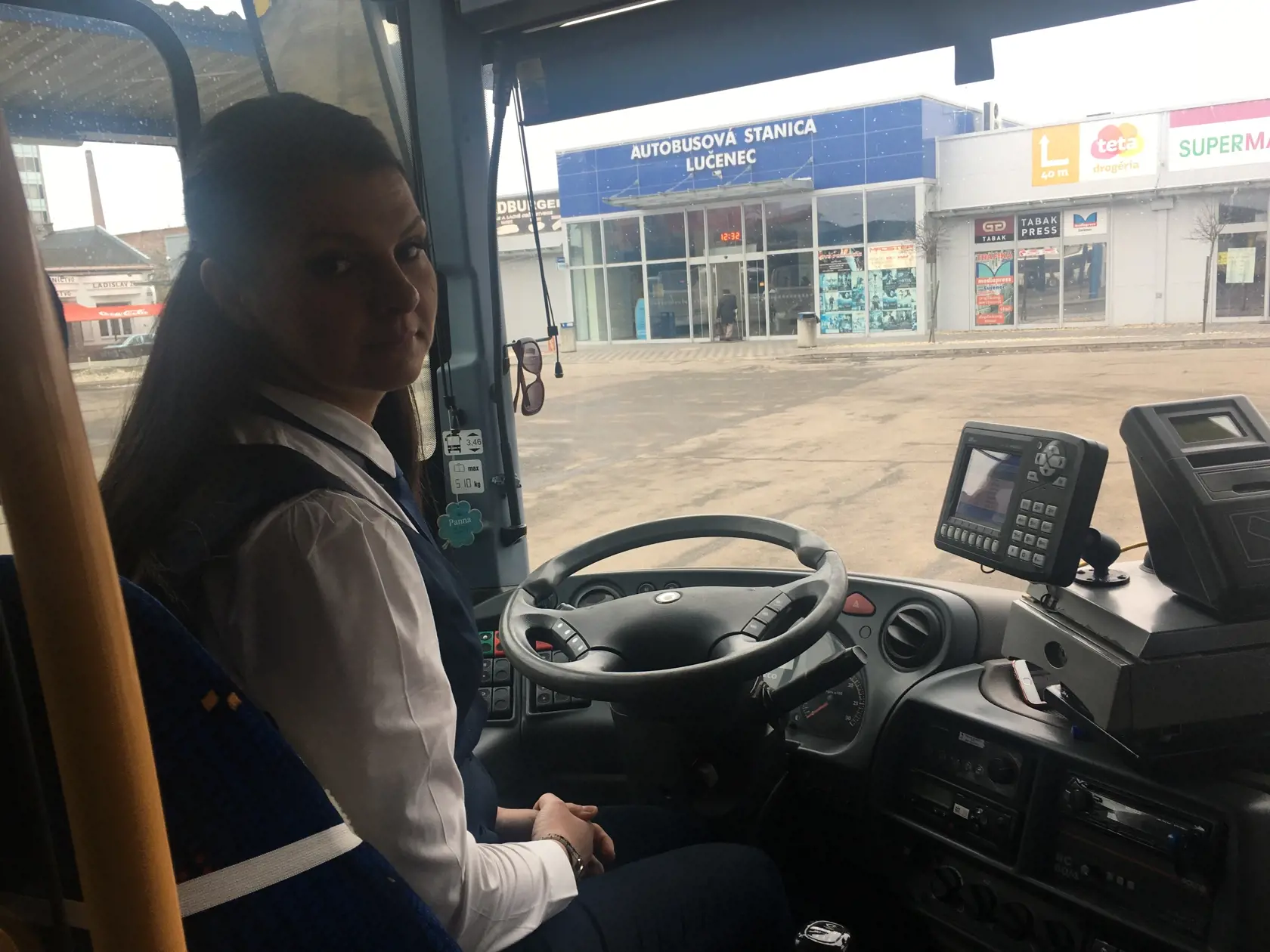 Michaela vstáva každé ráno pred pol treťou a najazdí denne 250 kilometrov.