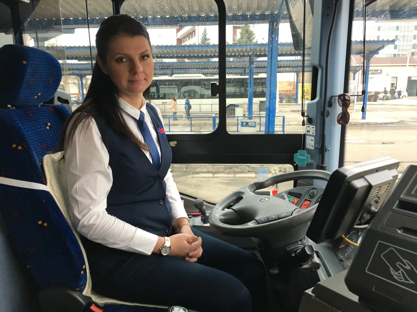 Michaela vstáva každé ráno pred pol treťou a najazdí denne 250 kilometrov.