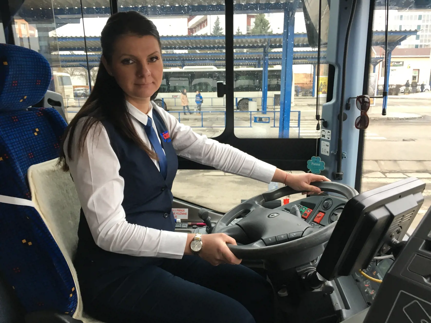 Michaela vstáva každé ráno pred pol treťou a najazdí denne 250 kilometrov.