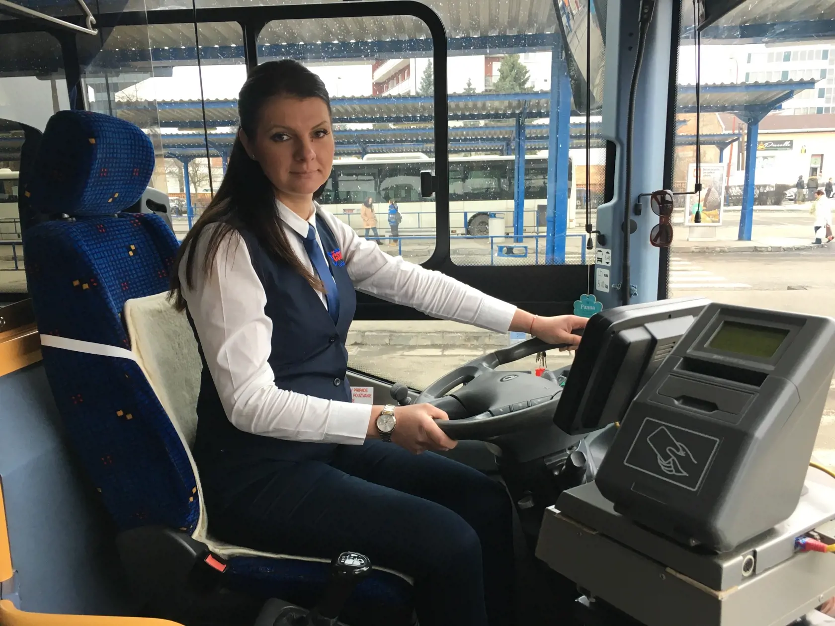 Michaela vstáva každé ráno pred pol treťou a najazdí denne 250 kilometrov.