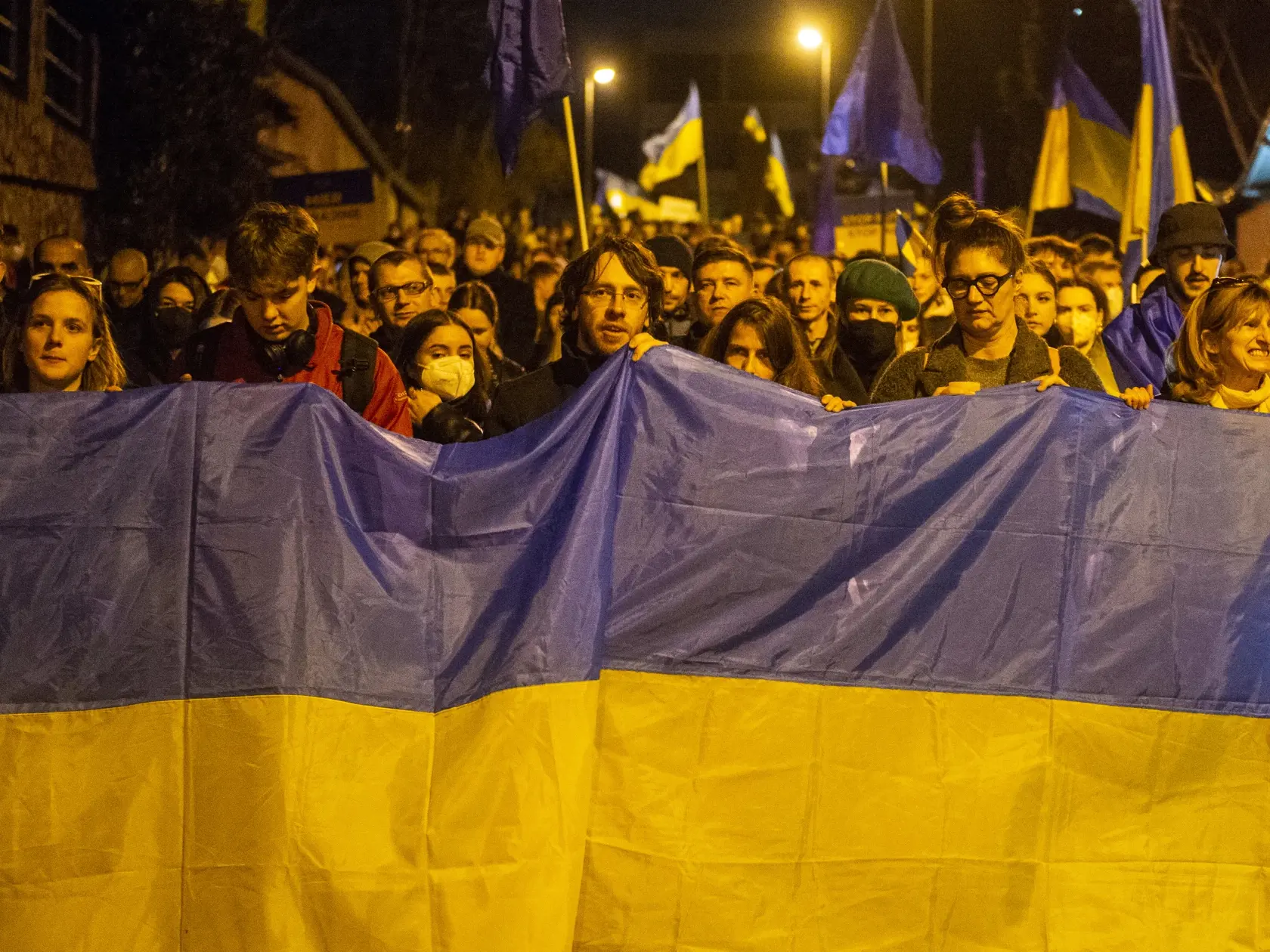 Na snímke účastníci sviečkového pochodu za mier na Ukrajine 24. februára 2022 v Bratislave. FOTO TASR - Jakub Kotian