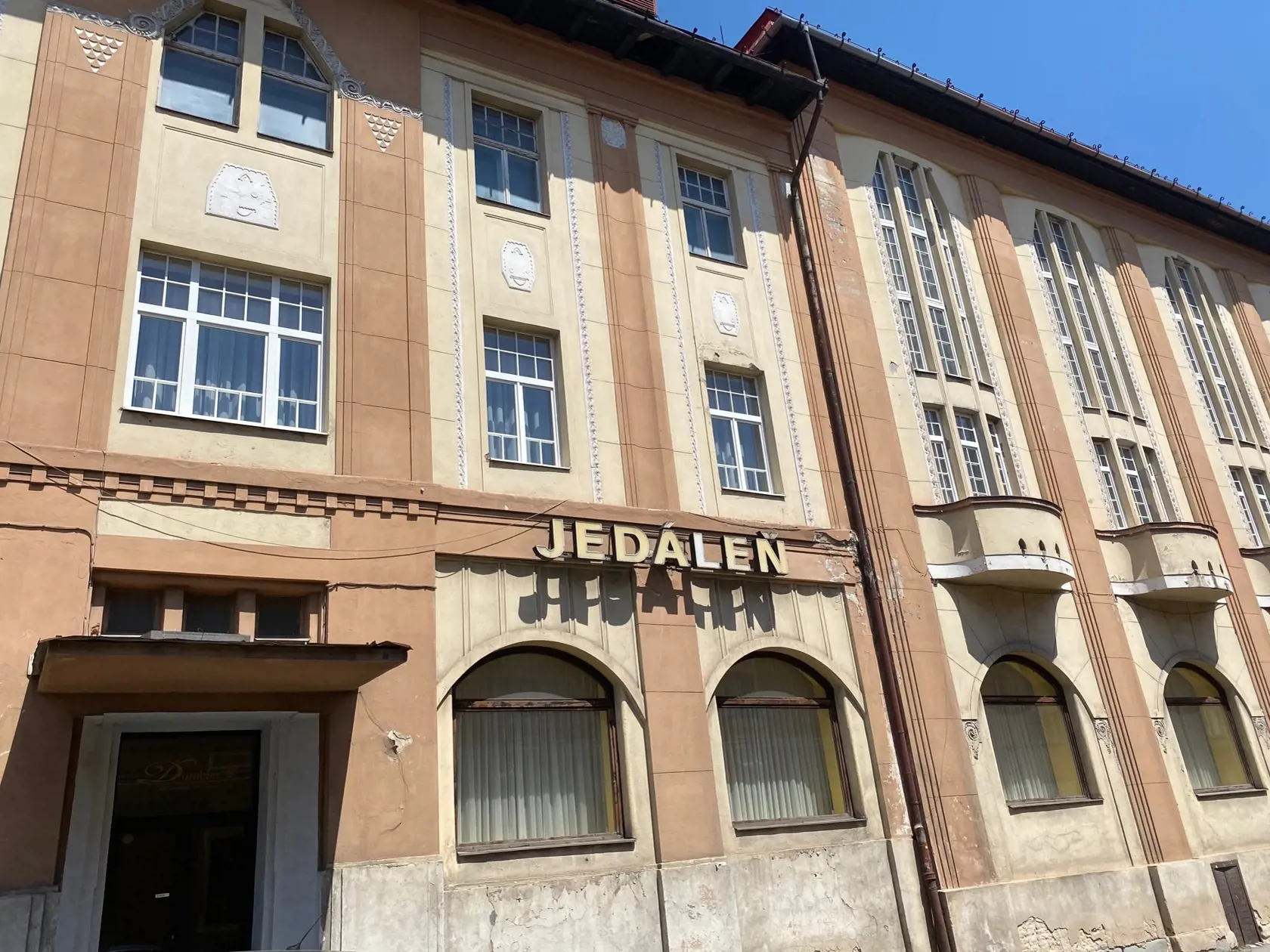Takto vyzeral Hotel Ďumbier pred rekonštrukciou.