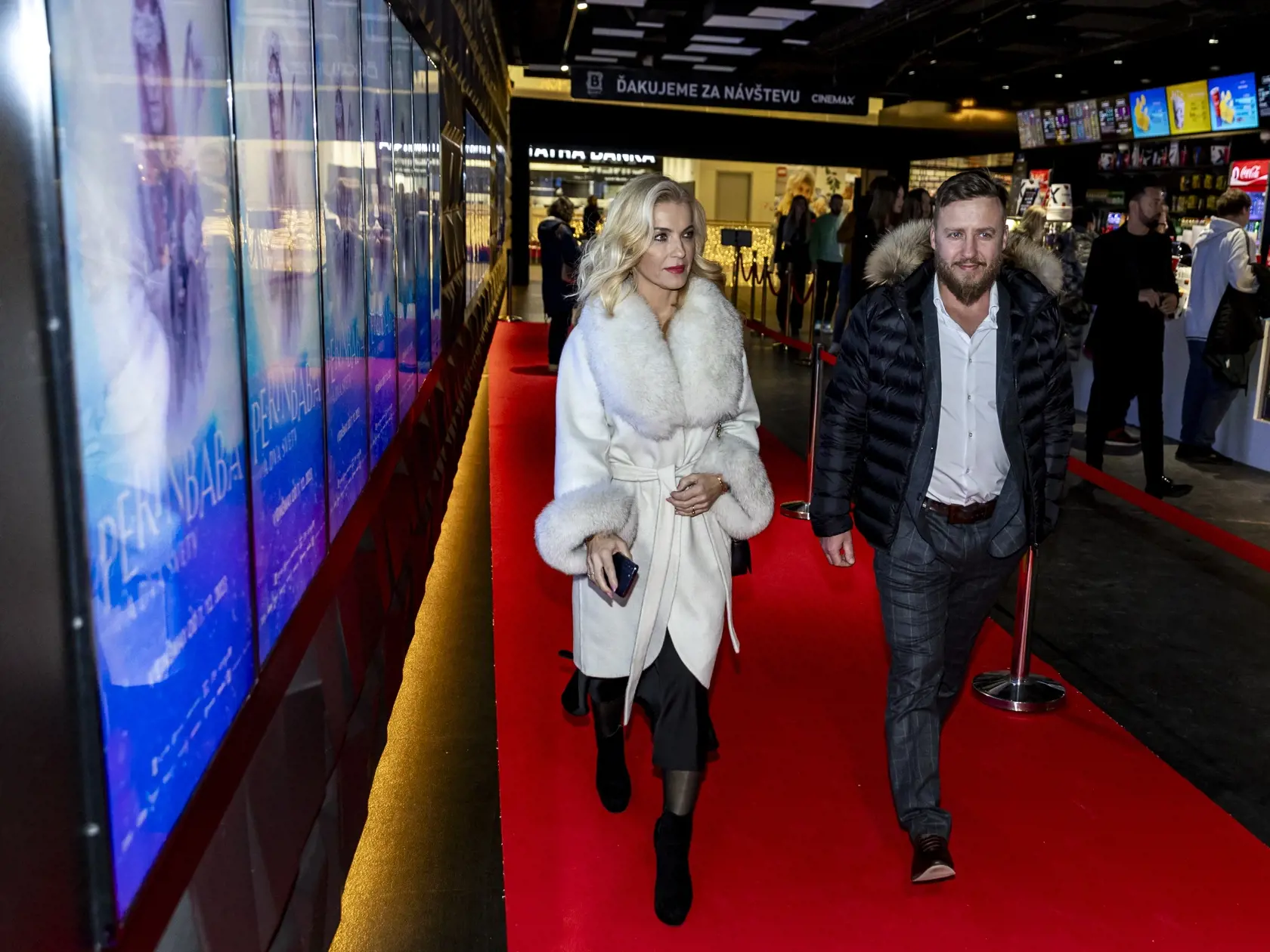 Premiéra filmu Perinbaba a Dva svety. Na snímke je Martina Šimkovičová. 
