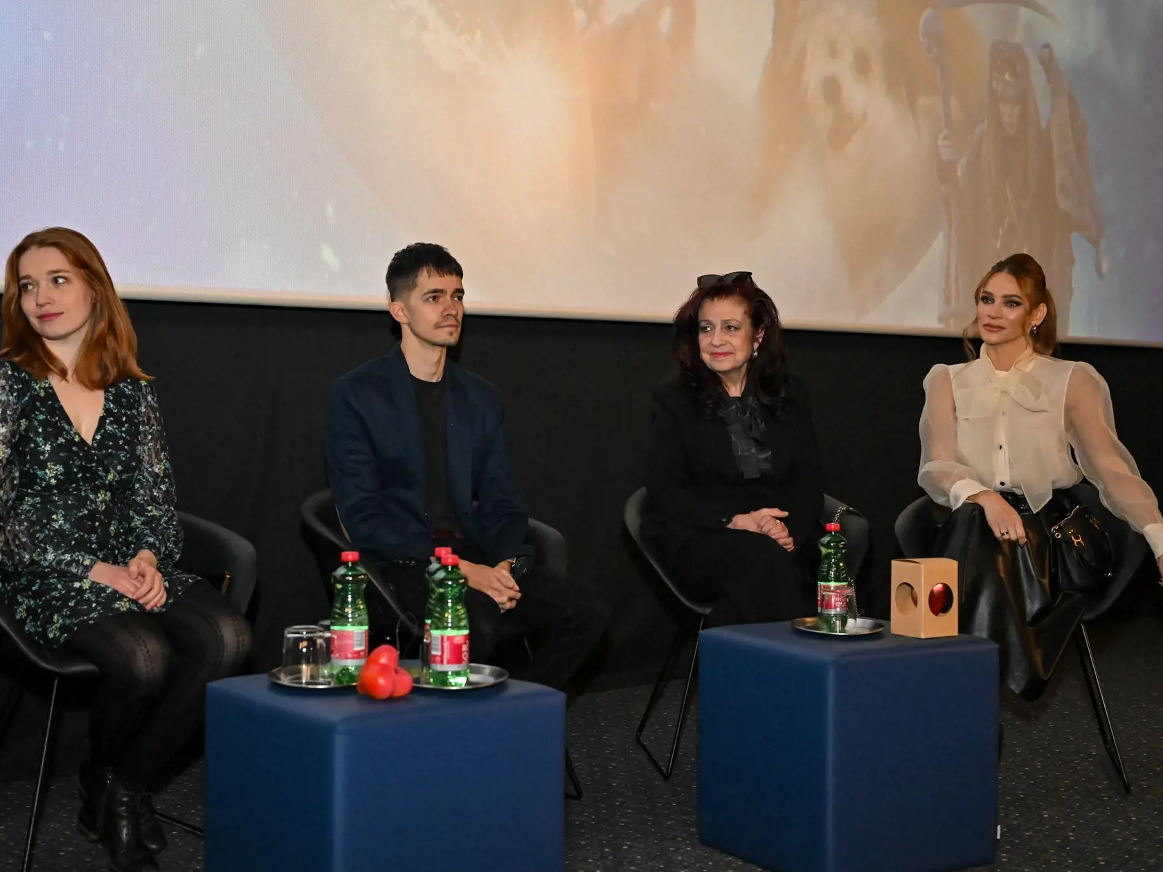 Na snímke zľava herečka Valéria Frištik, herec Lukáš Frlajs, producentka a manželka zosnulého režiséra Juraja Jakubiska Deana Horváthová Jakubisková, modelka a herečka Andrea Verešová počas tlačovej konferencie k premiére filmu Juraja Jakubiska Perinbaba a dva svety 4. decembra 2023 v Bratislave. FOTO TASR - Pavol Zachar