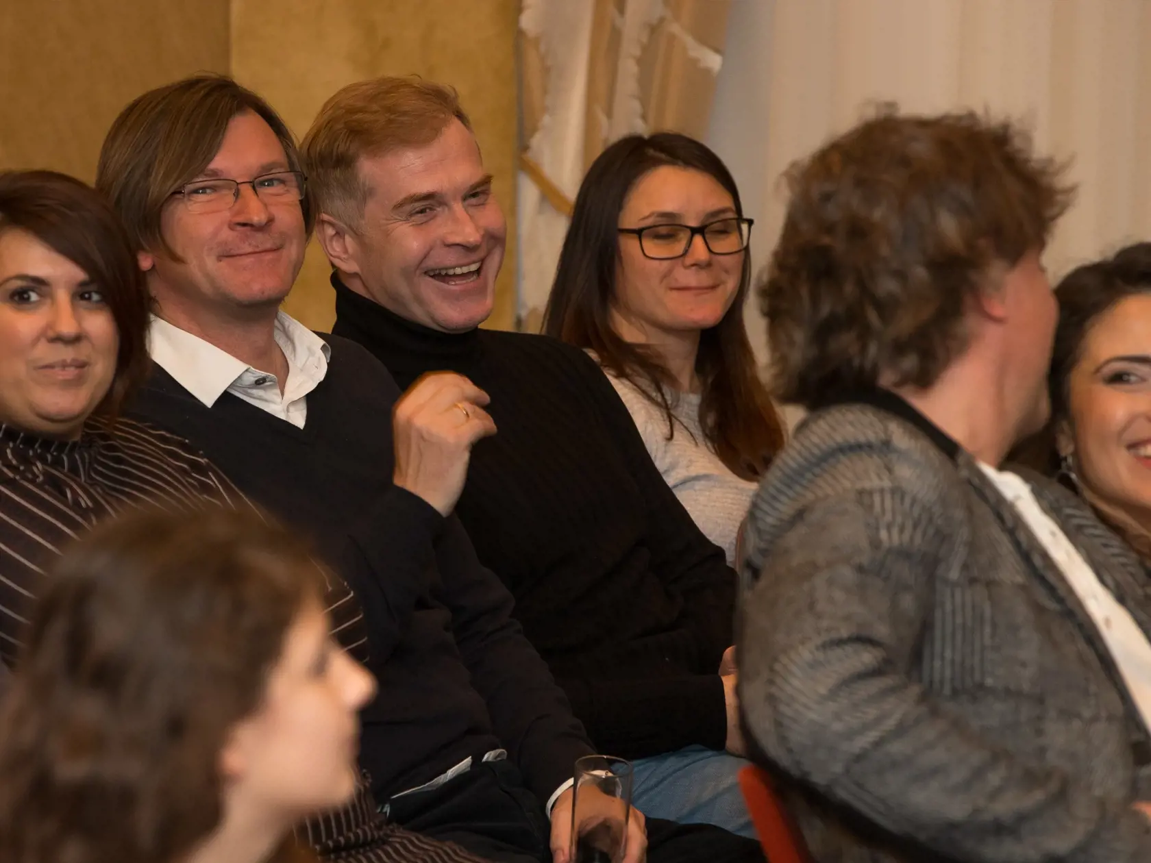 Tlačová konferencia TV JOJ v bratislavskom hoteli Kempinski k pripravovanej druhej sérii televízneho rodinného seriálu Prázdniny. Na snímke sú hlavní detskí predstavitelia. Na snímke v strede je Marcel Ochránek.