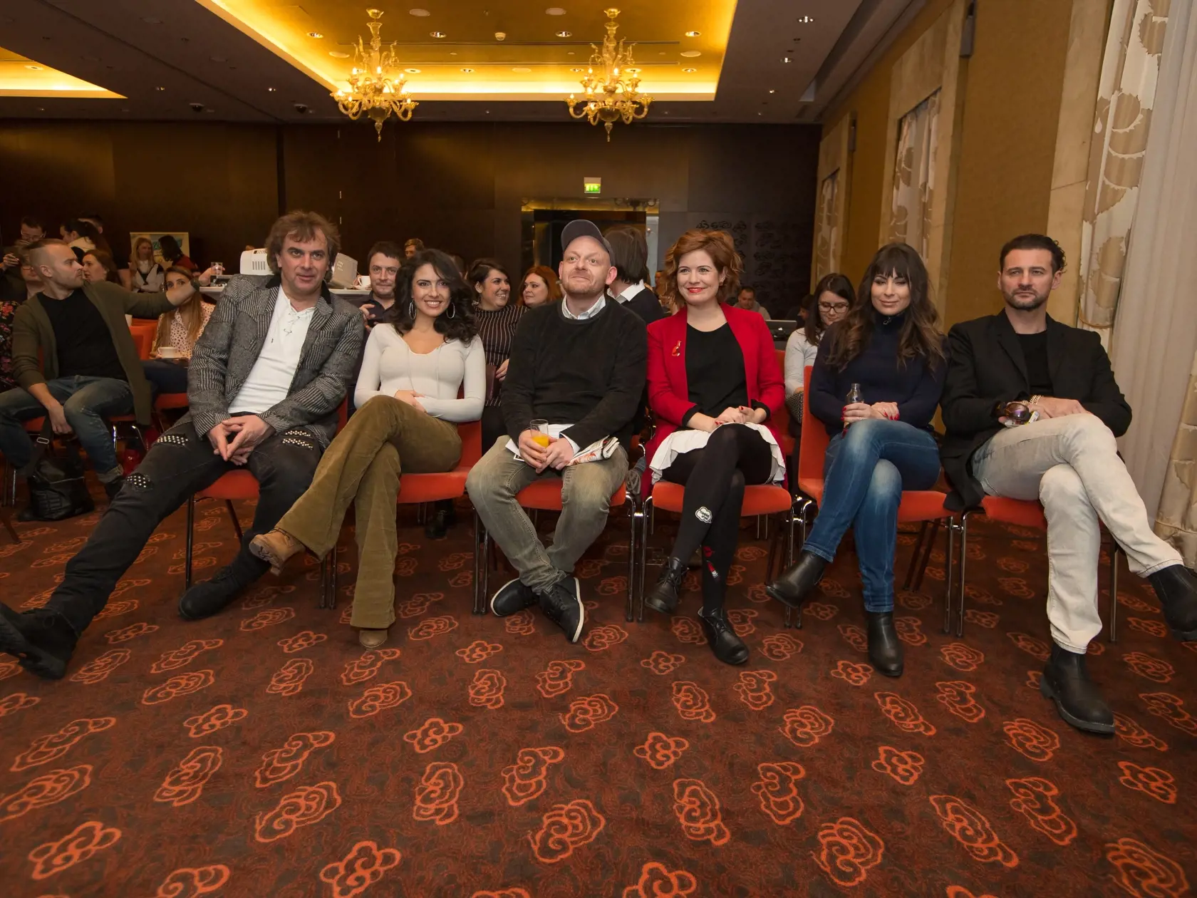Tlačová konferencia TV JOJ v bratislavskom hoteli Kempinski k pripravovanej druhej sérii televízneho rodinného seriálu Prázdniny. Na snímke zľava je Tomáš Matonoha, Lucia Siposova, Ľuboš Kostelný, Zuzana Norisová Kristína Greppelová a Marko Igonda.