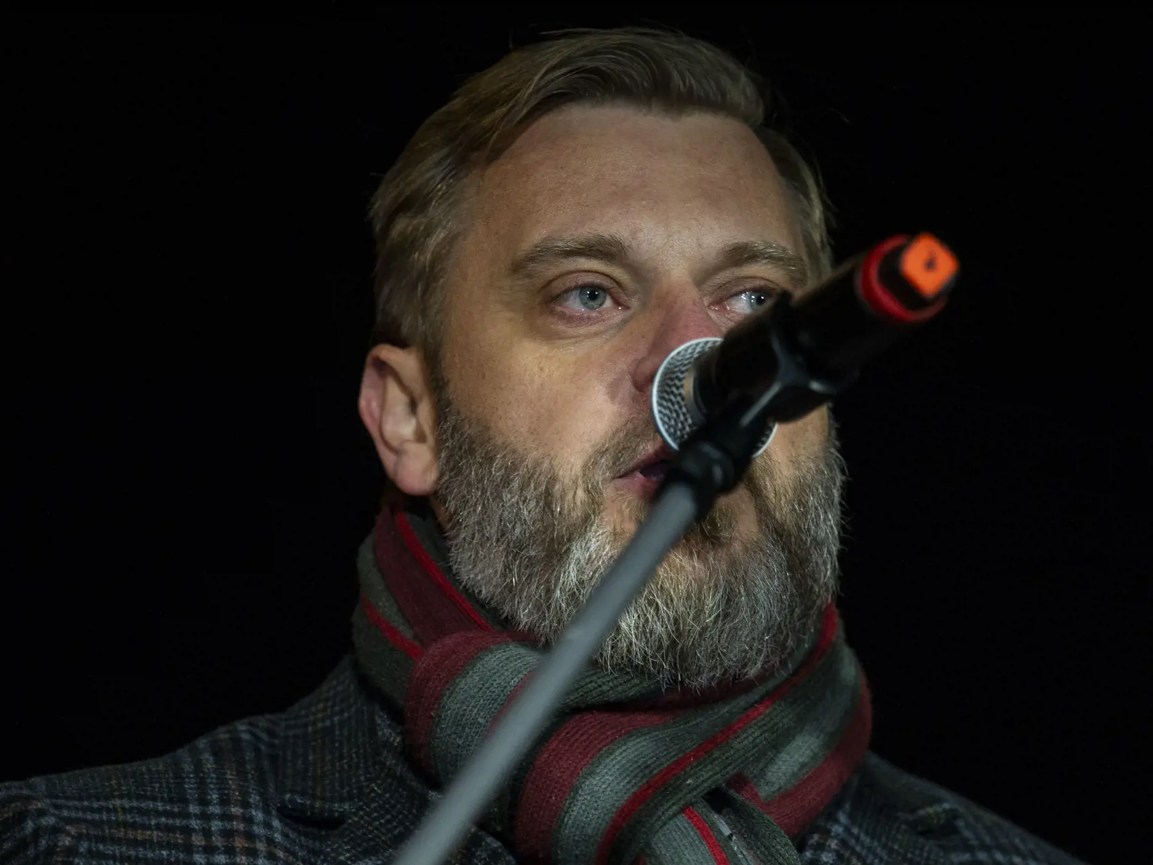 Na snímke Juraj Krúpa (SaS) sa prihovára počas  opozičného protestu, ktorý spoločne zorganizovali Sloboda a Solidarita (SaS), Kresťanskodemokratické hnutie (KDH) a hnutie Progresívne Slovensko (PS) pod názvom Zastavme ich pred budovou Úradu vlády SR v Bratislave vo štvrtok 7. decembra 2023.