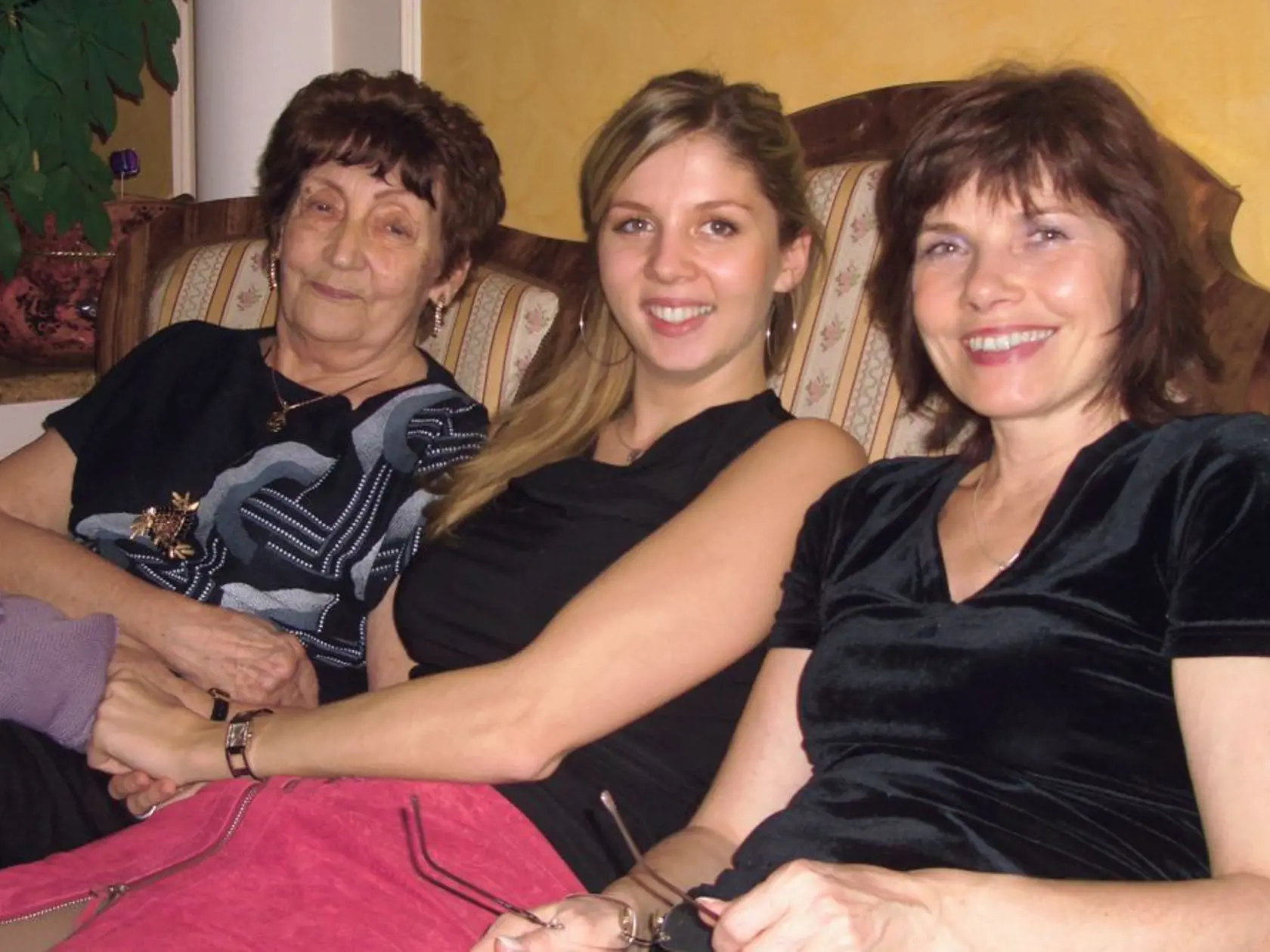 Andrásyho dievčatá, (zľava) mama, dcéra a manželka.