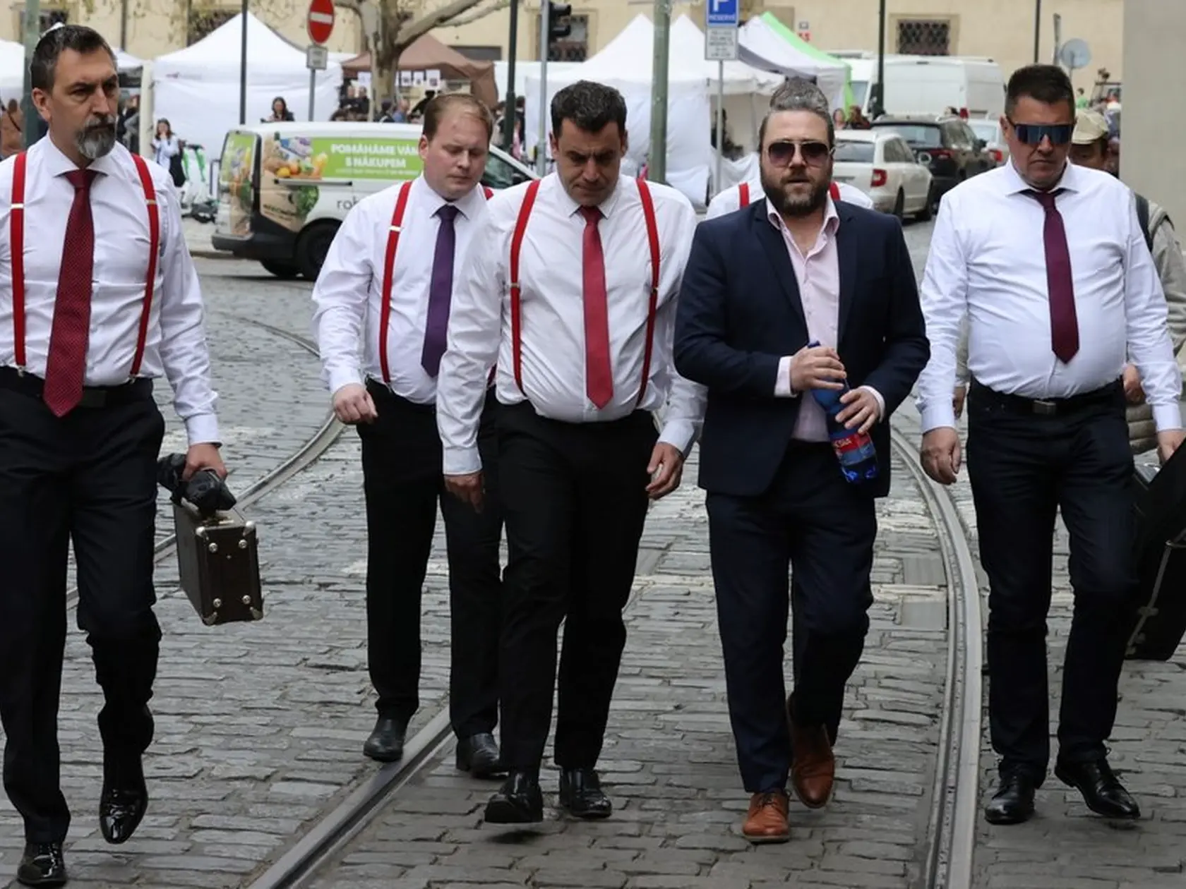 15. apríl 2025, Praha: Posledná rozlúčka s Aničkou Slováčkovou (†29). Na snímke jej brat Felix Slováček (v saku).