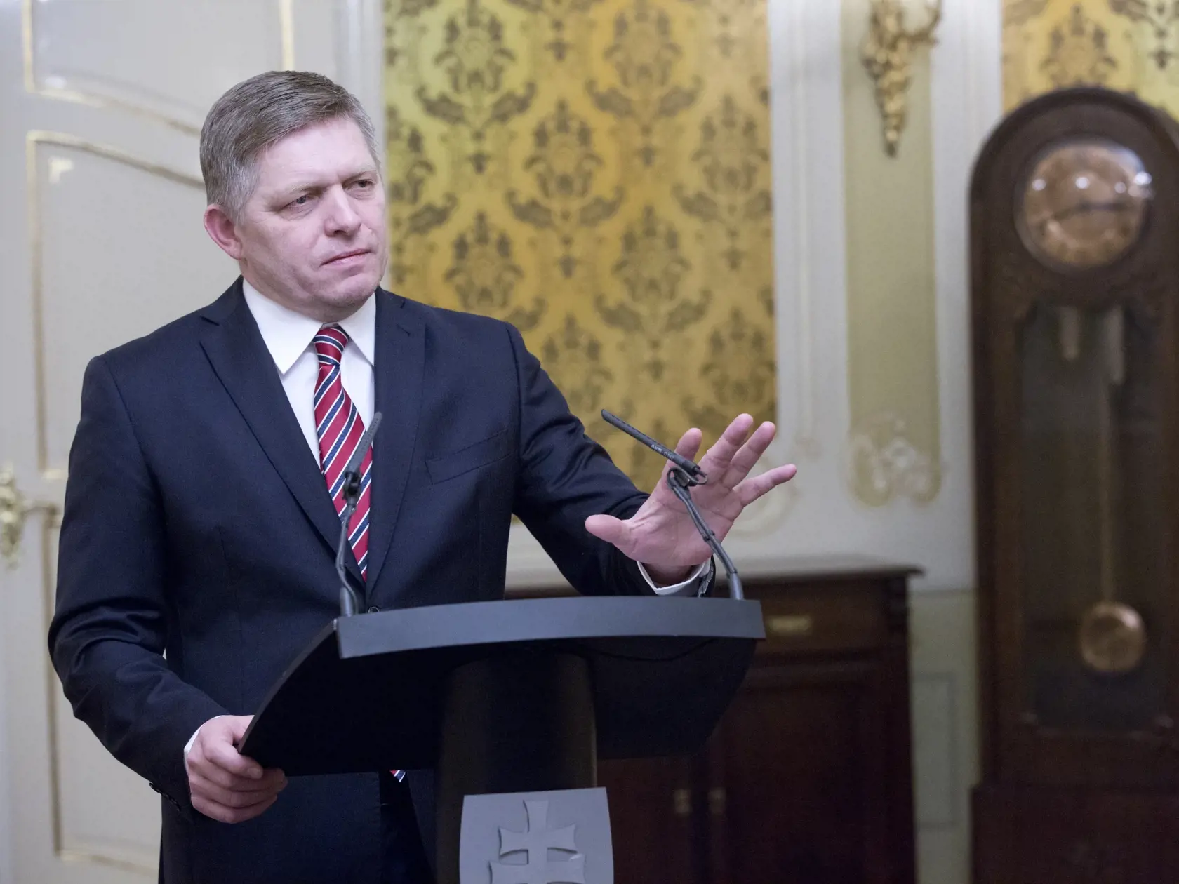 Na snímke slovenský premiér Róbert Fico reaguje na prezidenta SR