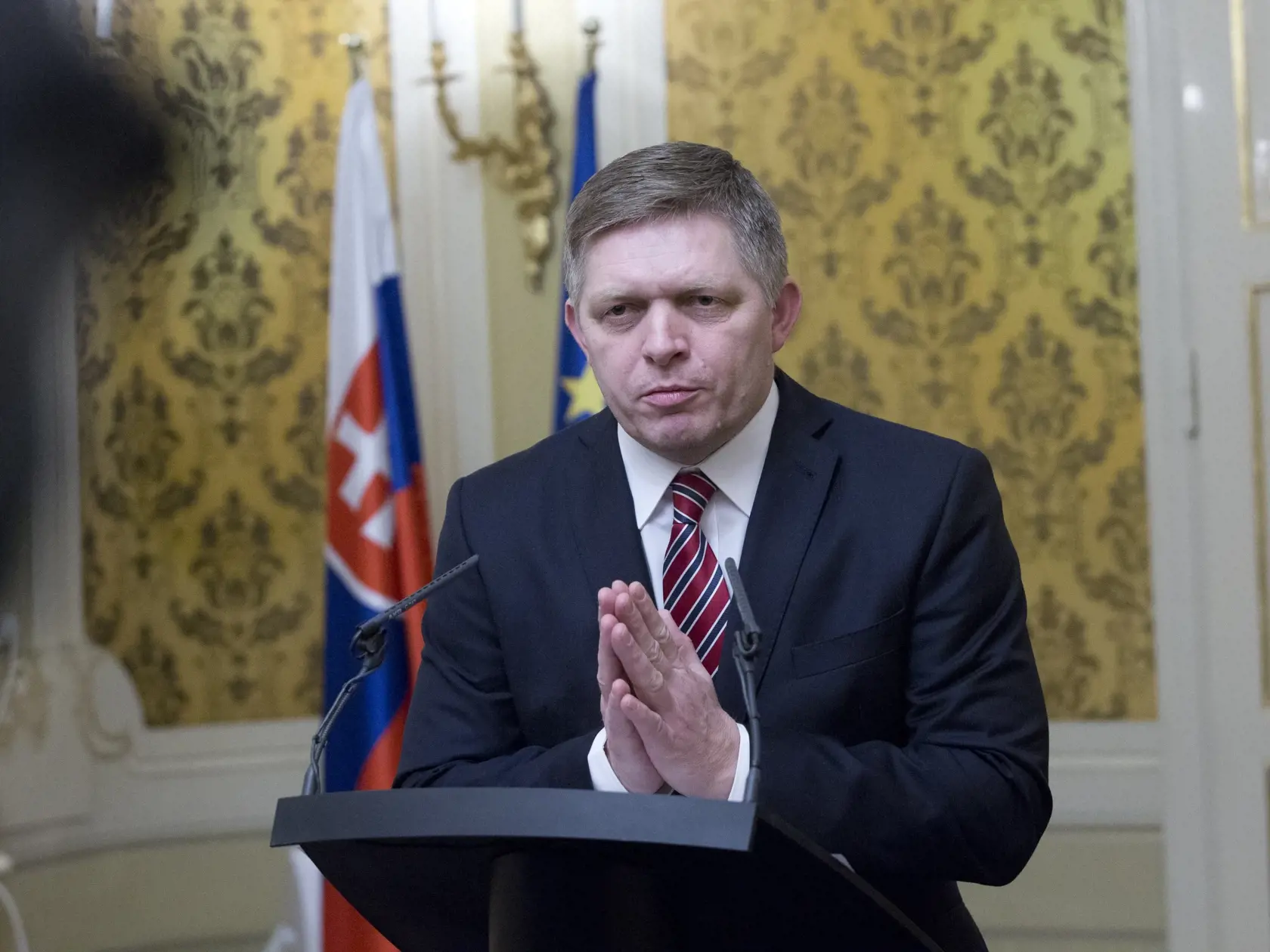Na snímke slovenský premiér Róbert Fico reaguje na prezidenta SR