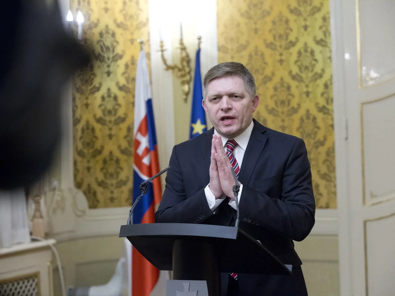 Na snímke slovenský premiér Róbert Fico reaguje na prezidenta SR
