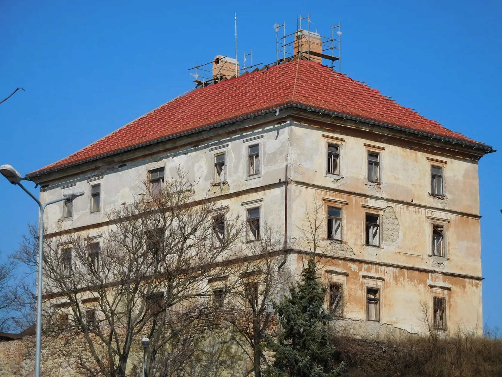 Žarnovický kaštieľ sa po rekonštrukcii stane ozdobou mesta.