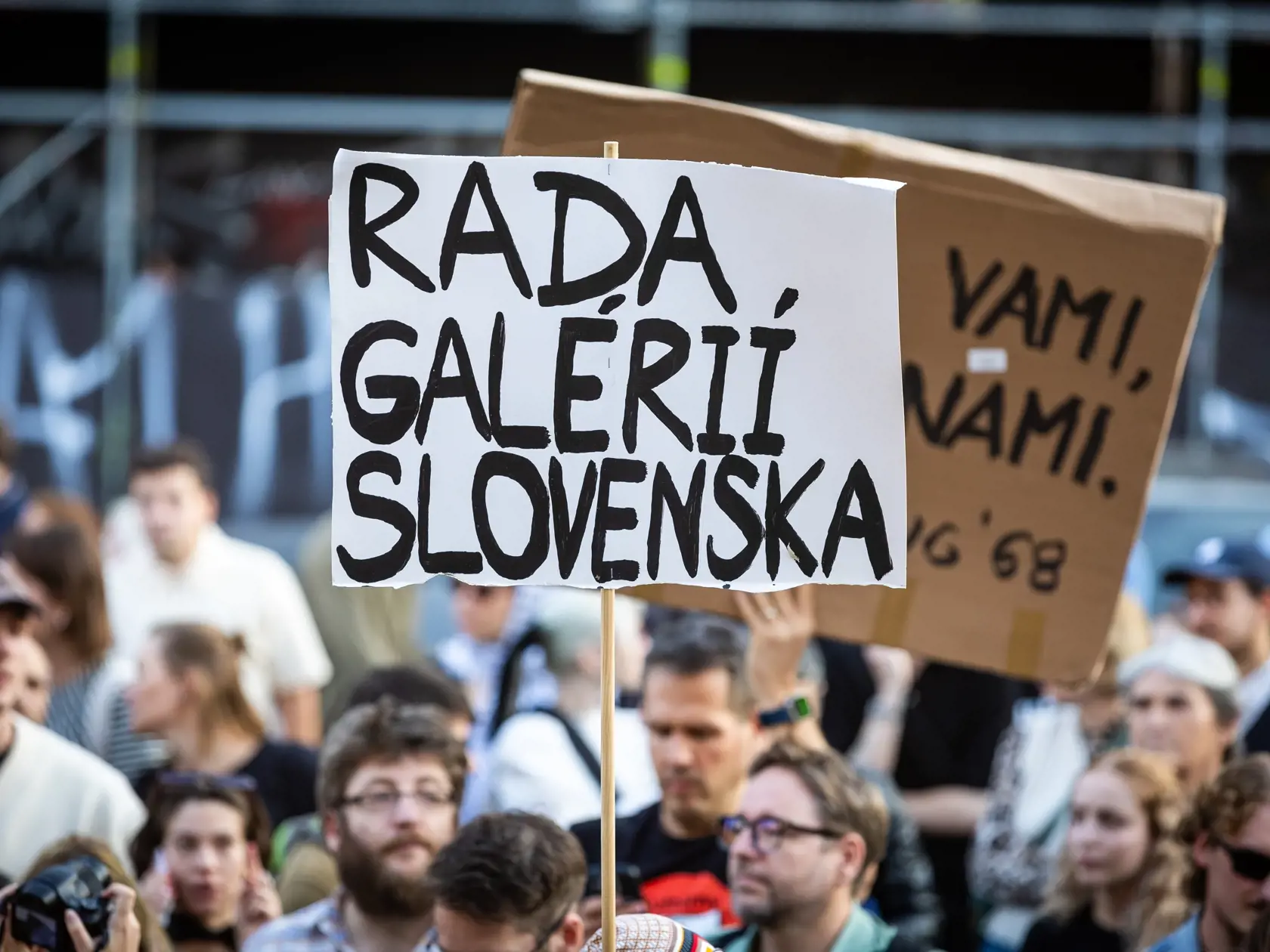 Protest na námestí SNP v Bratislave proti fungovaniu Ministerstva kultúry SR a jej vedeniu. 