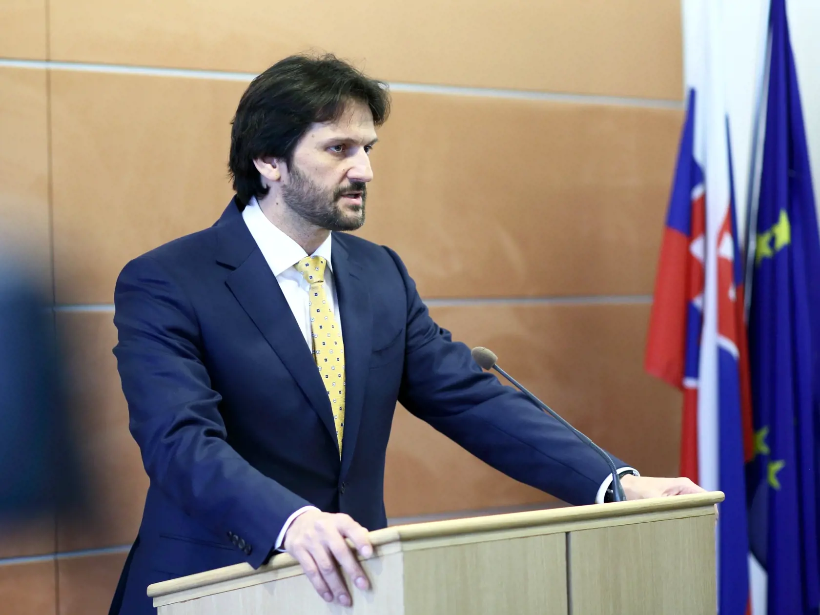 Na snímke minister vnútra Robert Kaliňák, strana SMER SE? ktorý oznamuje novinárom svoju demisiu.