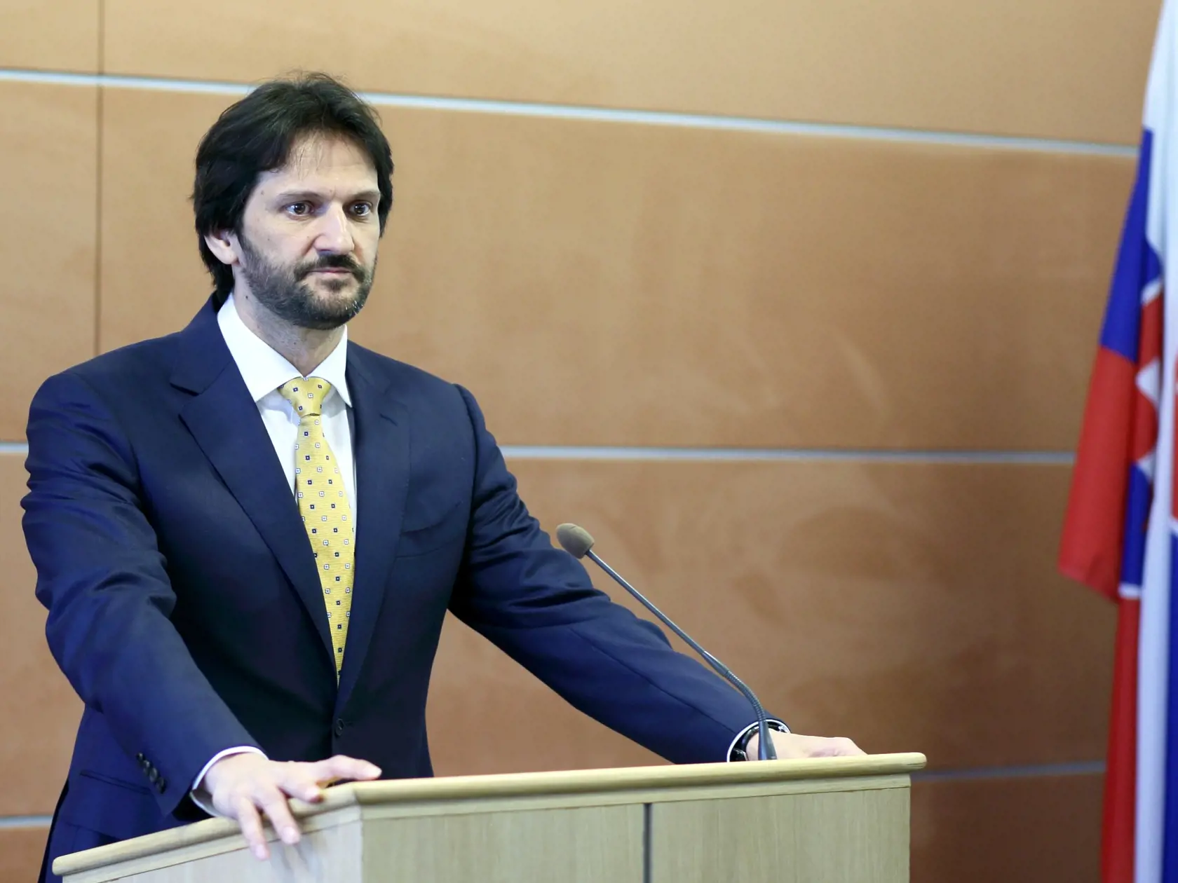 Na snímke minister vnútra Robert Kaliňák, strana SMER SE? ktorý oznamuje novinárom svoju demisiu.