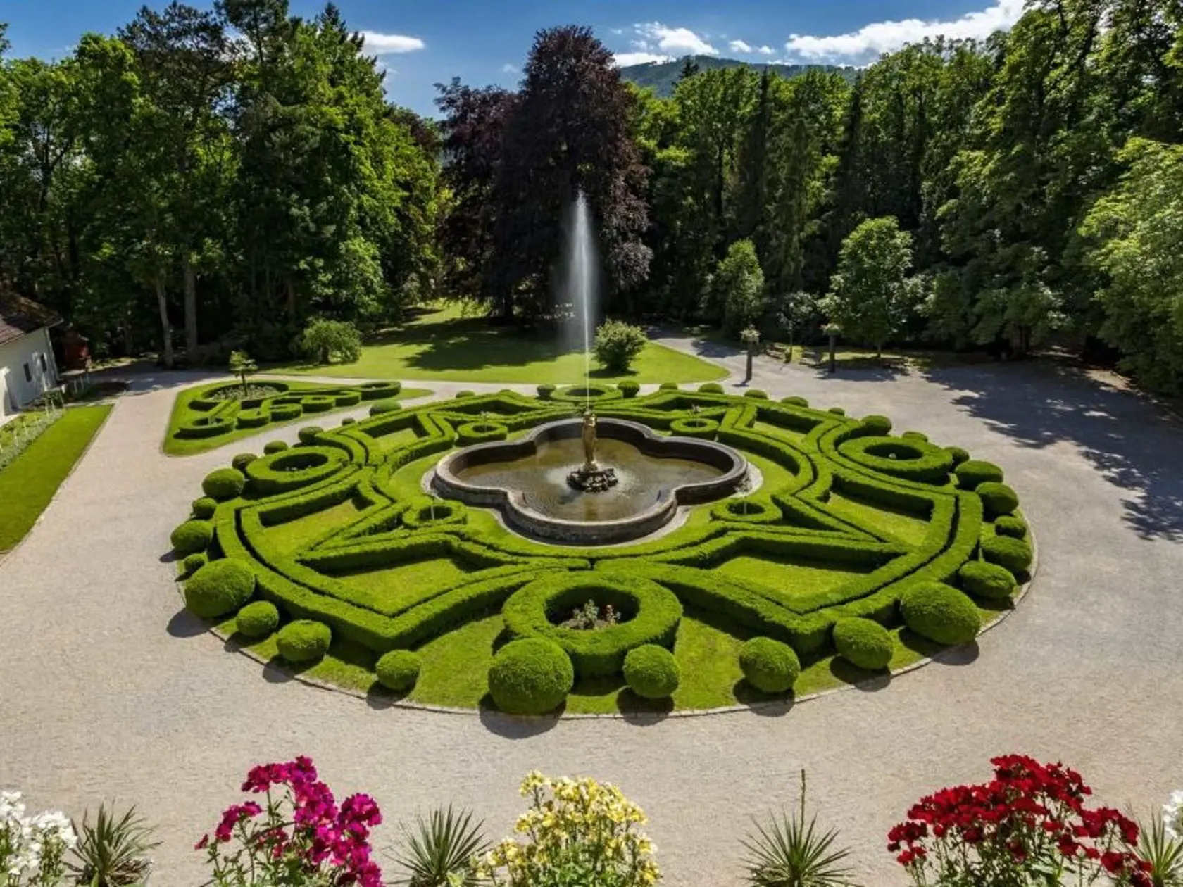 Betliarsky park patrí k najkrajším svojho druhu na Slovensku. Veľký záujem je o výlety na zámok Betliar.
