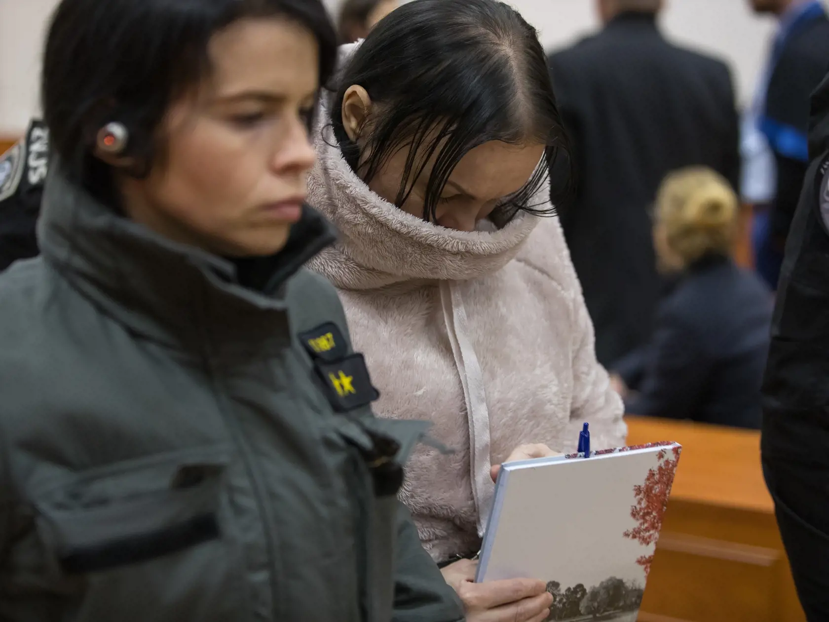 Druhé pojednávanie na Špecializovanom trestnom súde v Pezinku vo veci vraždy investigatívneho novinára Jána Kuciaka a jeho snúbenice Martiny Kušnírovej. Na snímke je Alena Zsuzsová počas odchodu zo súdnej siene po tom, čo v závere konania požiadala o nasledovné pojednávanie v jej neprítomnosti.