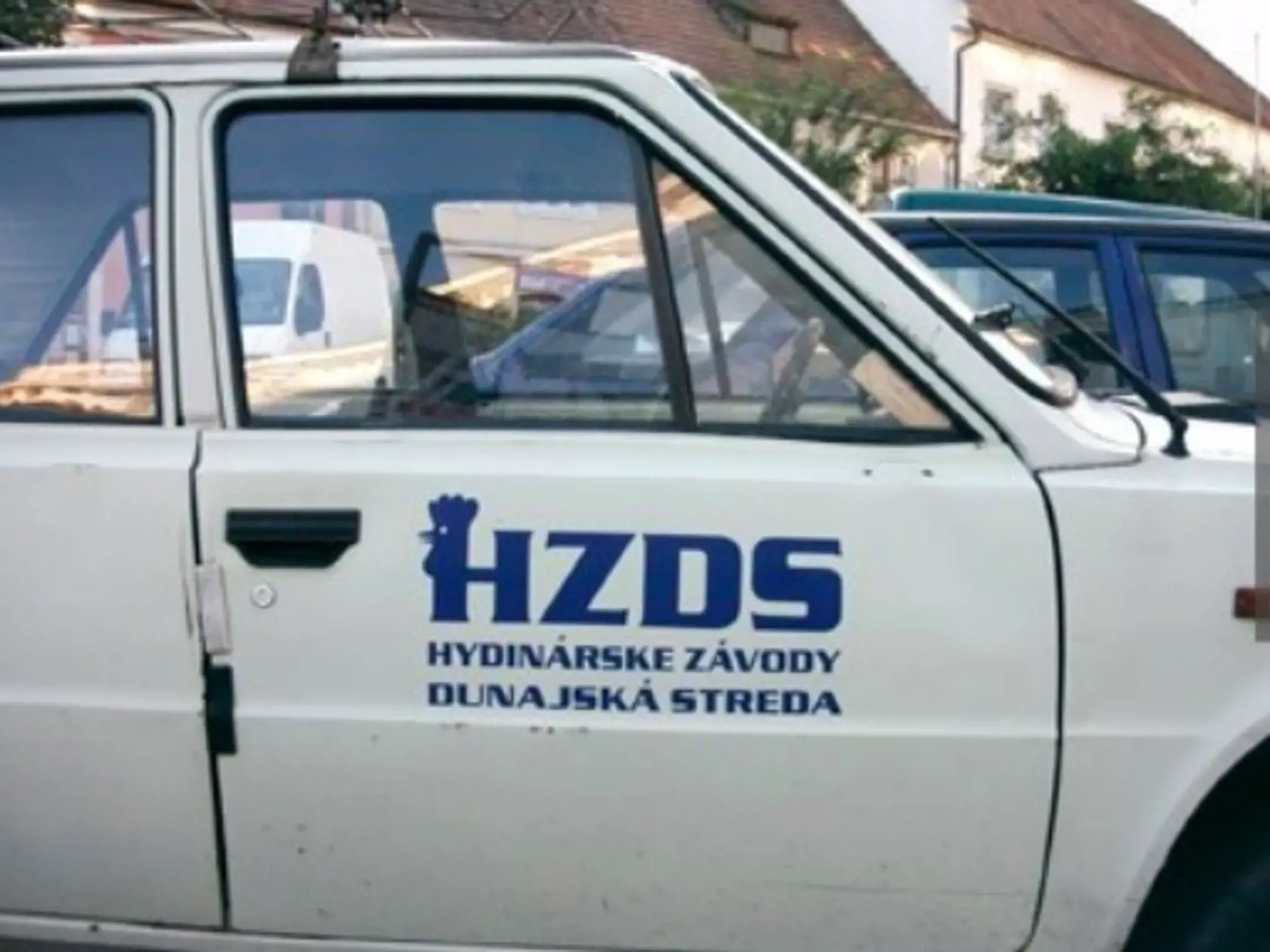 Pred konaním predčasných parlamentných volieb 10. marca 2012 Mečiar oznámil odchod vedenia strany vrátane jeho osoby v deň po voľbách v prípade, že ĽS-HZDS nedosiahne dobrý výsledok. Strana dostala podporu 0,93 % voličov. Svoj skutočný odchod oznámil 26. apríla 2012 na rokovaní straníckeho grémia. Oficiálne sa jeho pôsobenie vo funkcii predsedu skončilo 7. septembra 2013 dňom konania republikového snemu ĽS-HZDS. 12. decembra 2013 vystúpil zo strany.