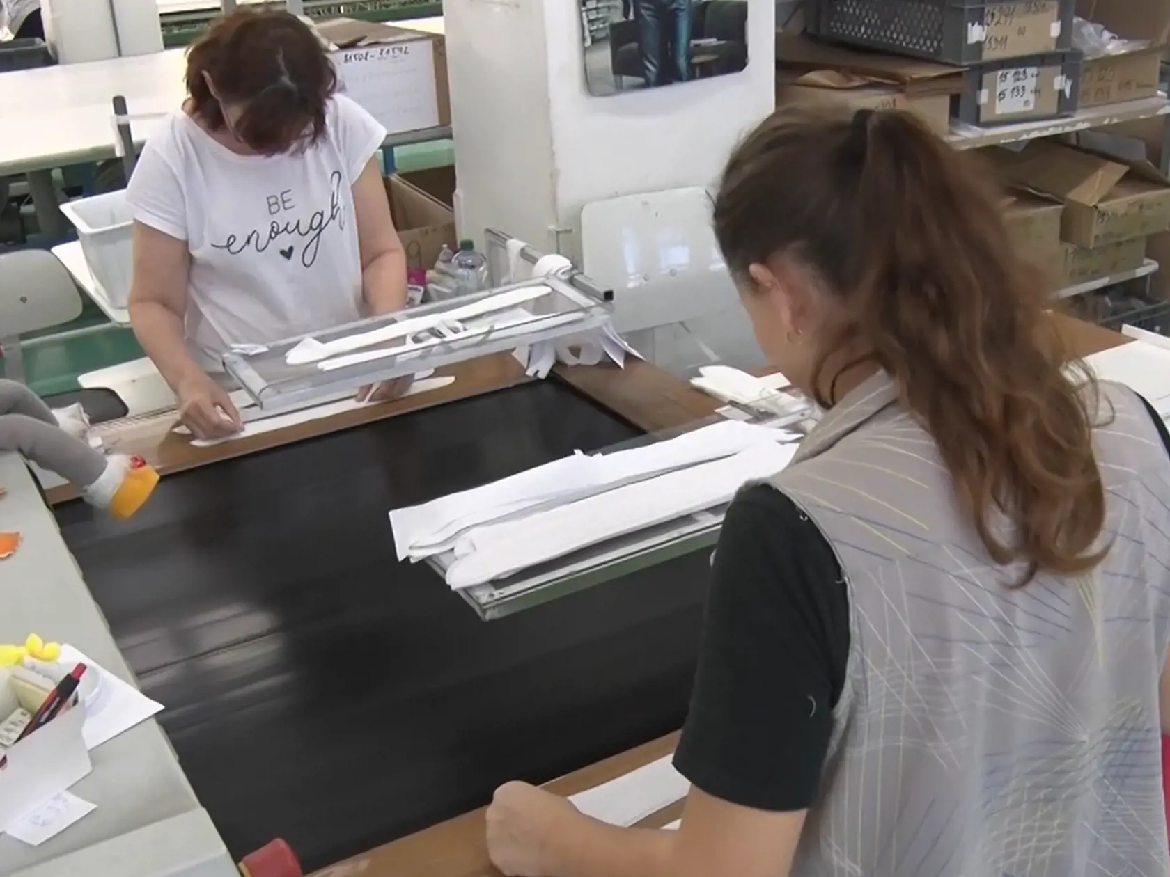 Hromadné prepúšťanie ohlásila aj odevná firma v Bánovciach nad Bebravou.