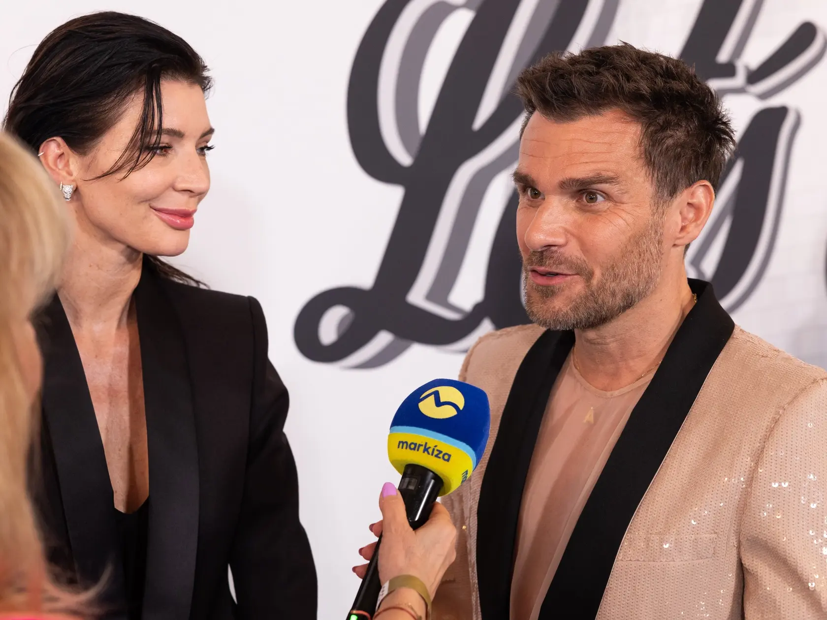 Porotca Leoš Mareš s manželkou Monikou počas deviateho kola Let's dance 2025.