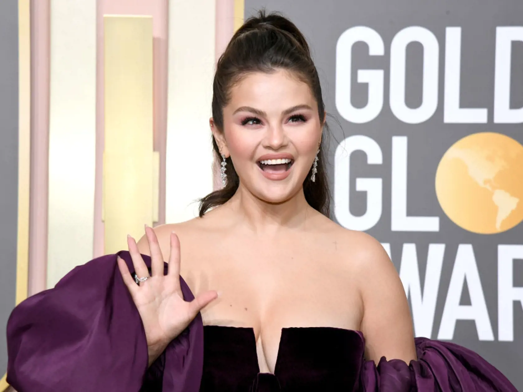 Selena Gomez na 80. ročníku Zlatých glóbusov