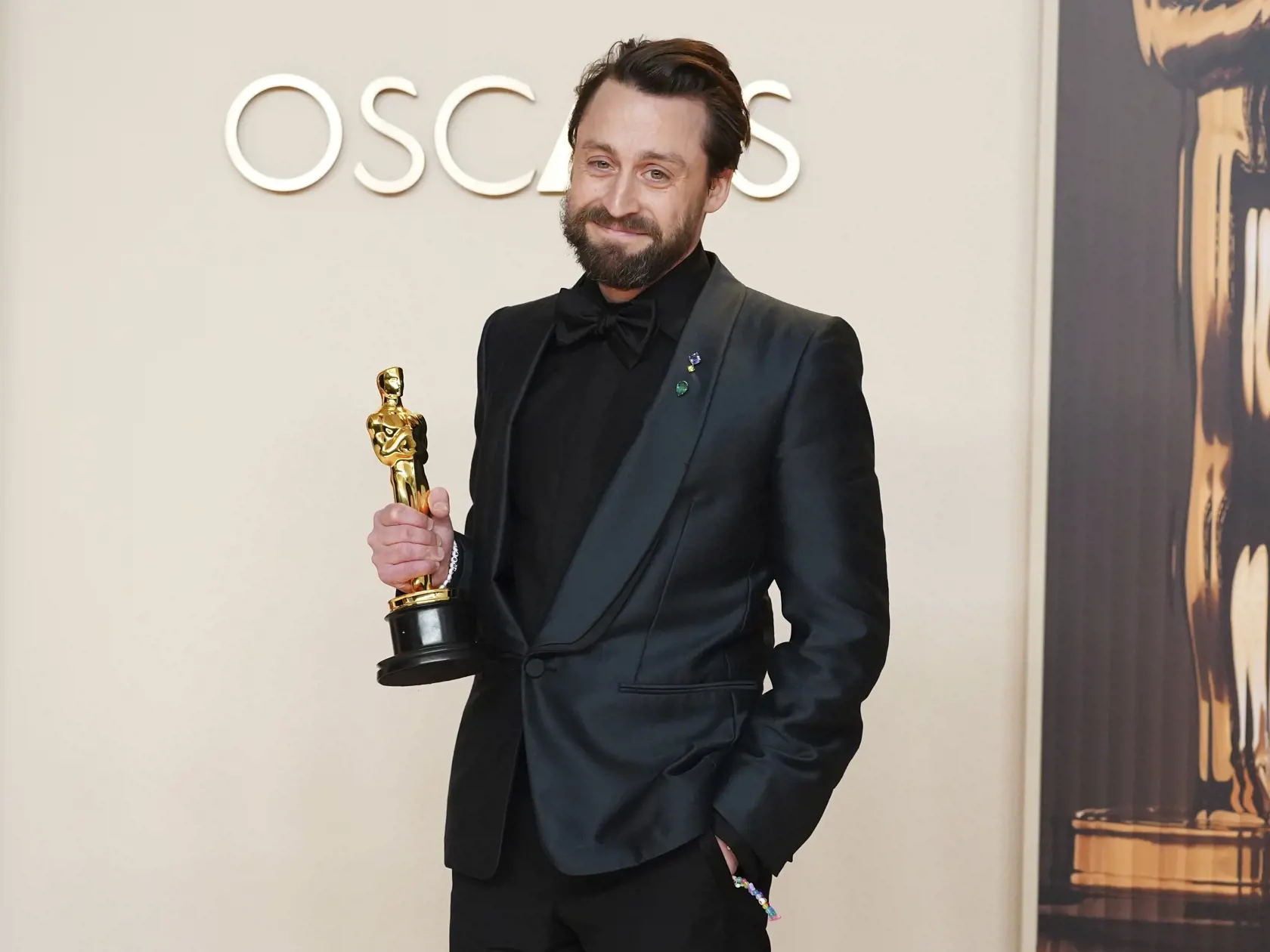 KK1 Los Angeles - Na snímke Kieran Culkin získal cenu v kategórii najlepší herec vo vedľajšej úlohe za snímku Skutočná bolesť na 97. ročníku odovzdávania Oscarov 3. marca 2025 v Los Angeles. FOTO TASR/AP
Kieran Culkin, winner of the award for best performance by an actor in a supporting role for "A Real Pain," poses in the press room at the Oscars on Sunday, March 2, 2025, at the Dolby Theatre in Los Angeles. (Photo by Jordan Strauss/Invision/AP)